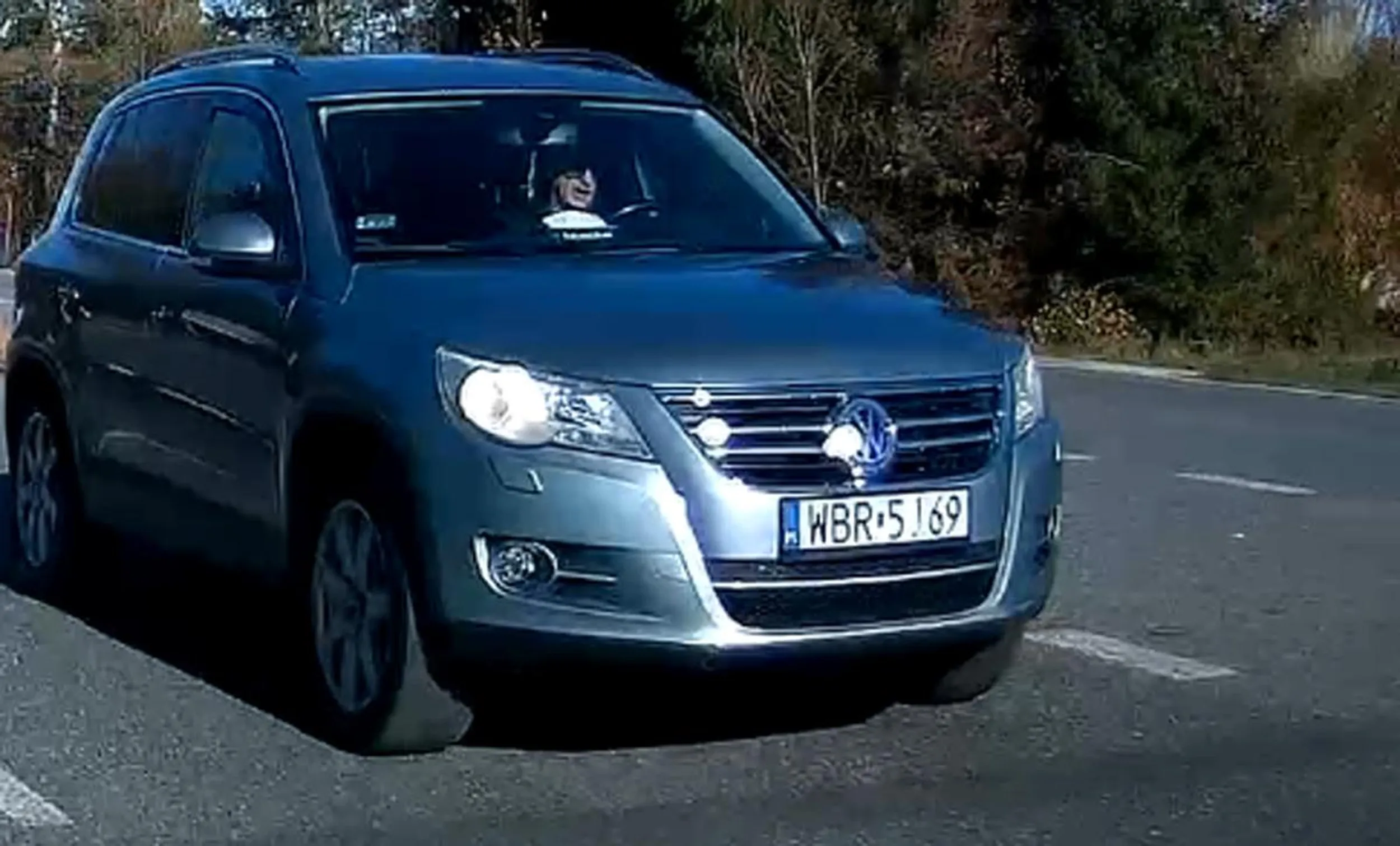 Zyeb totalny, urządza sobie wyścigi, kto pierwszy przy światłach i dłużej na czerwone patrzy, yebany werbus.