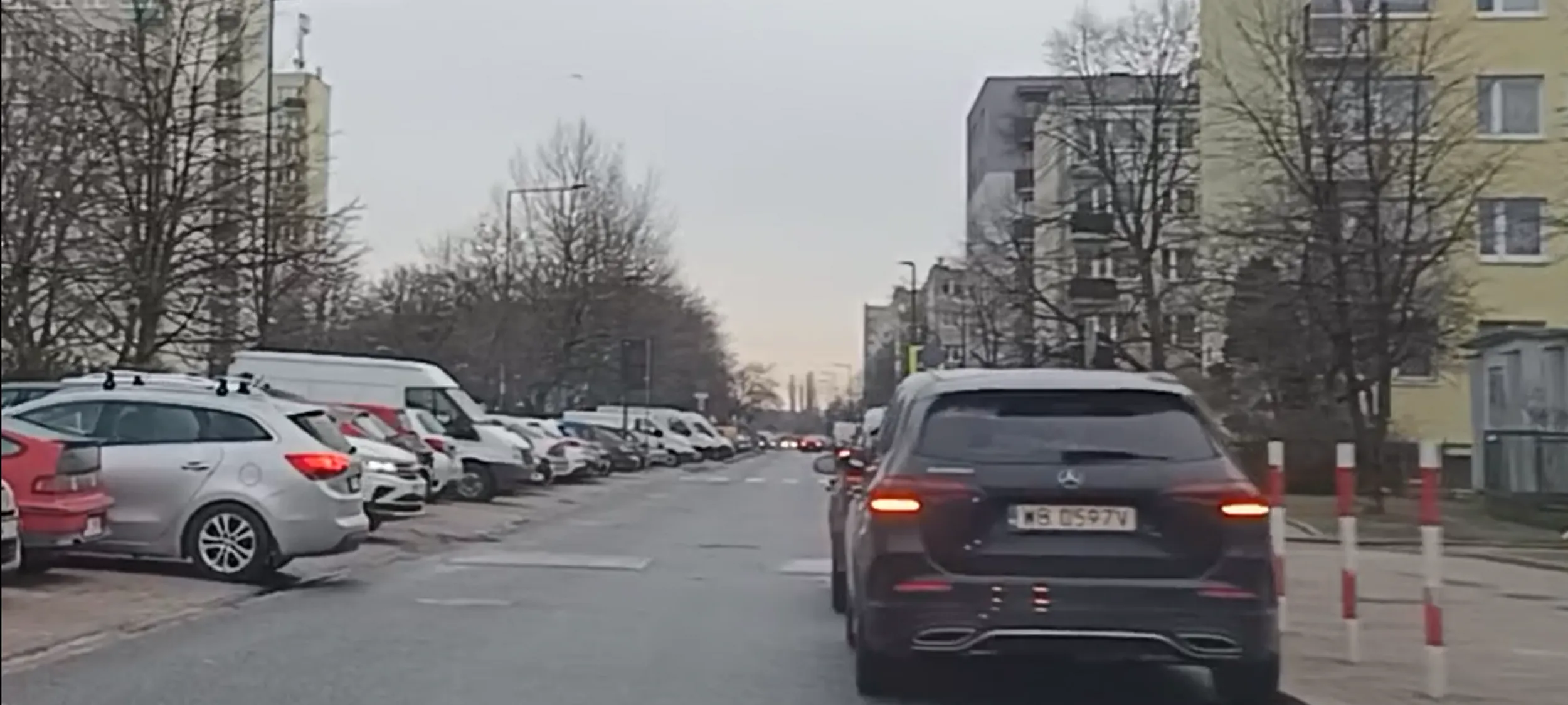 Parkuje na ulicy gdzie jest zakaz zatrzymywania się i postoju B-36