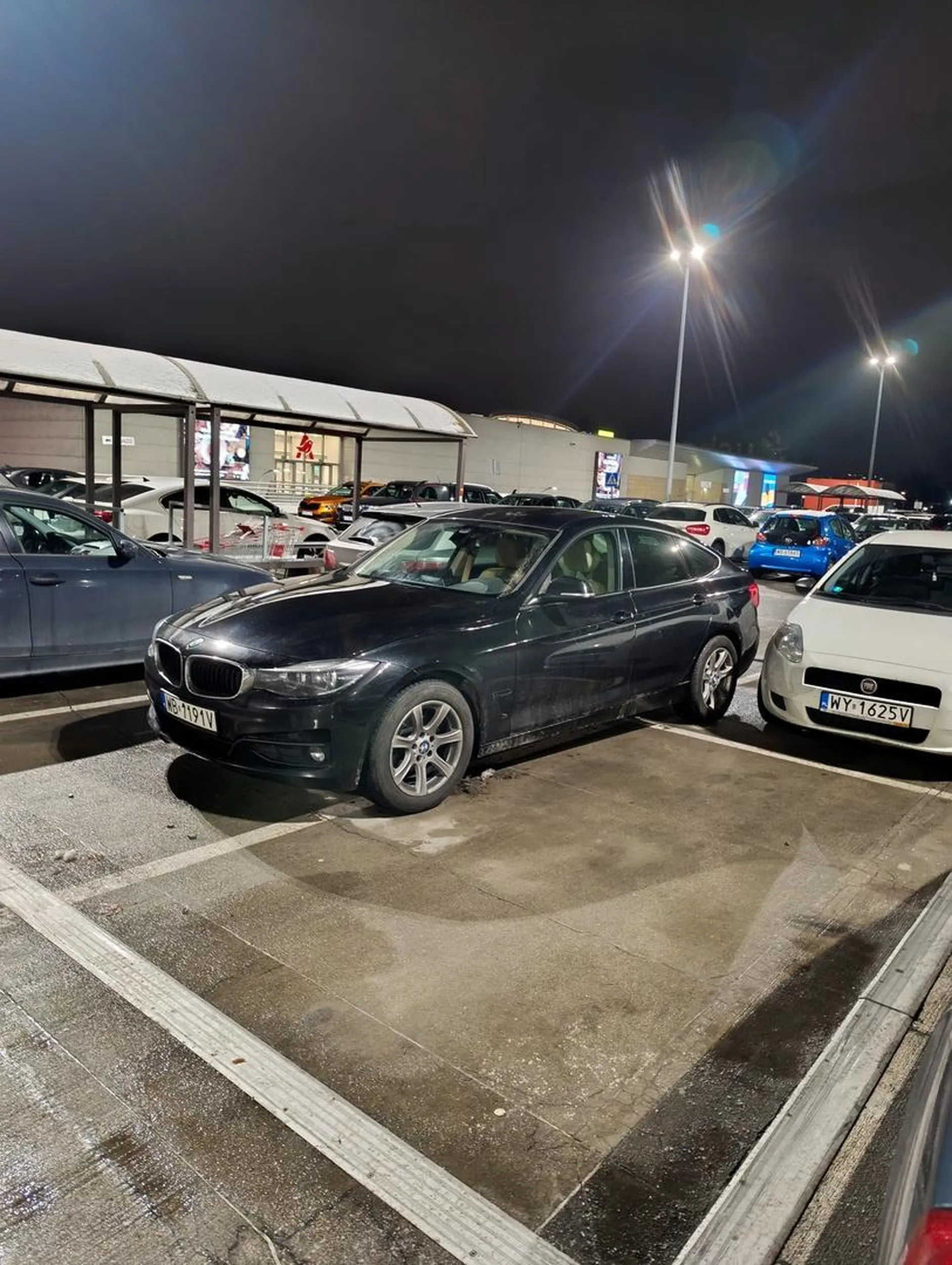 Artysta ? Oj za małe miejsca parkingowe robią, proponuje wrócić na egzamin