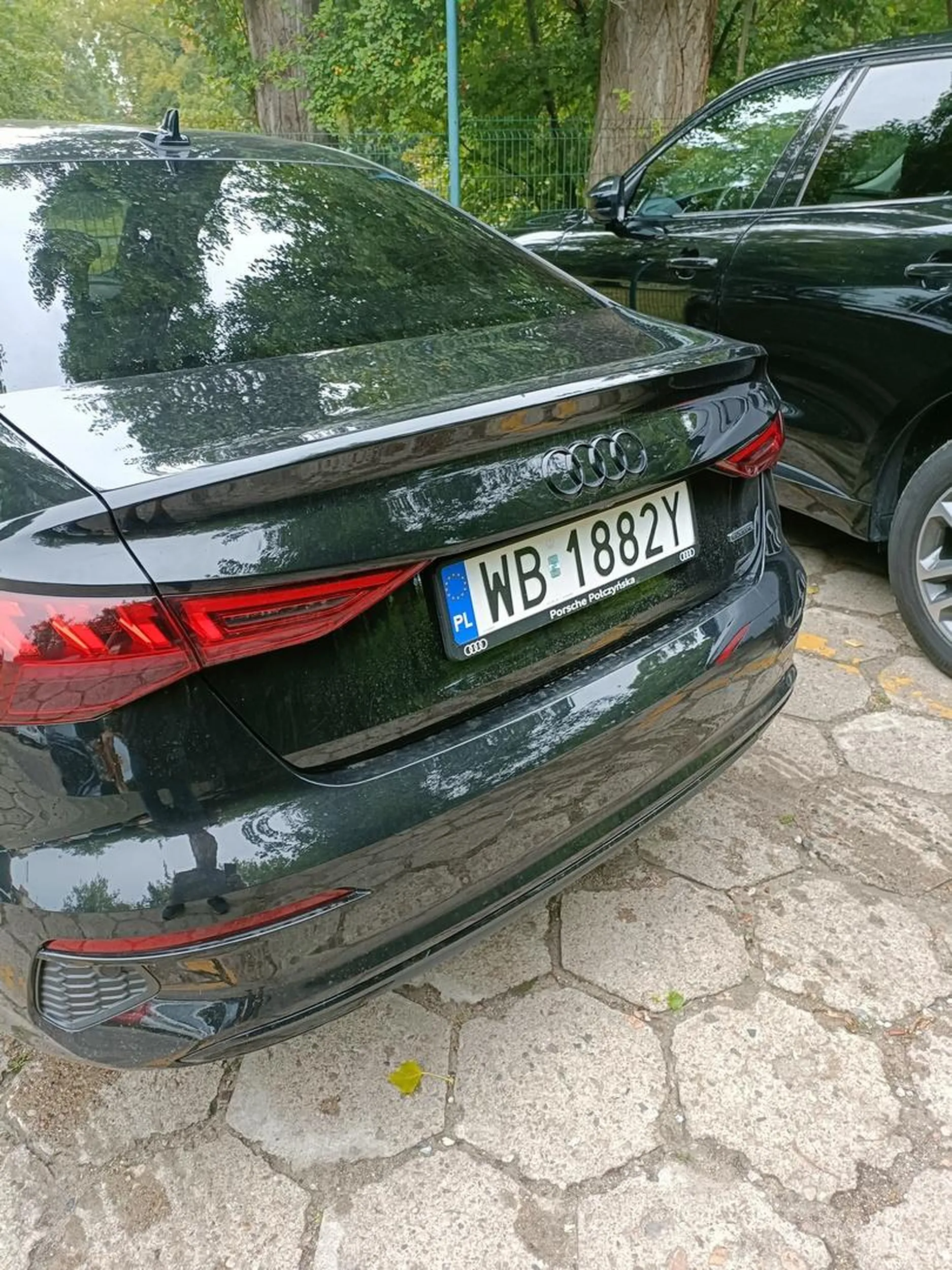 Małolat z lewego pasa skręca w prawo przecinając 2 pasy i wjeżdżając tuż przed moją maskę