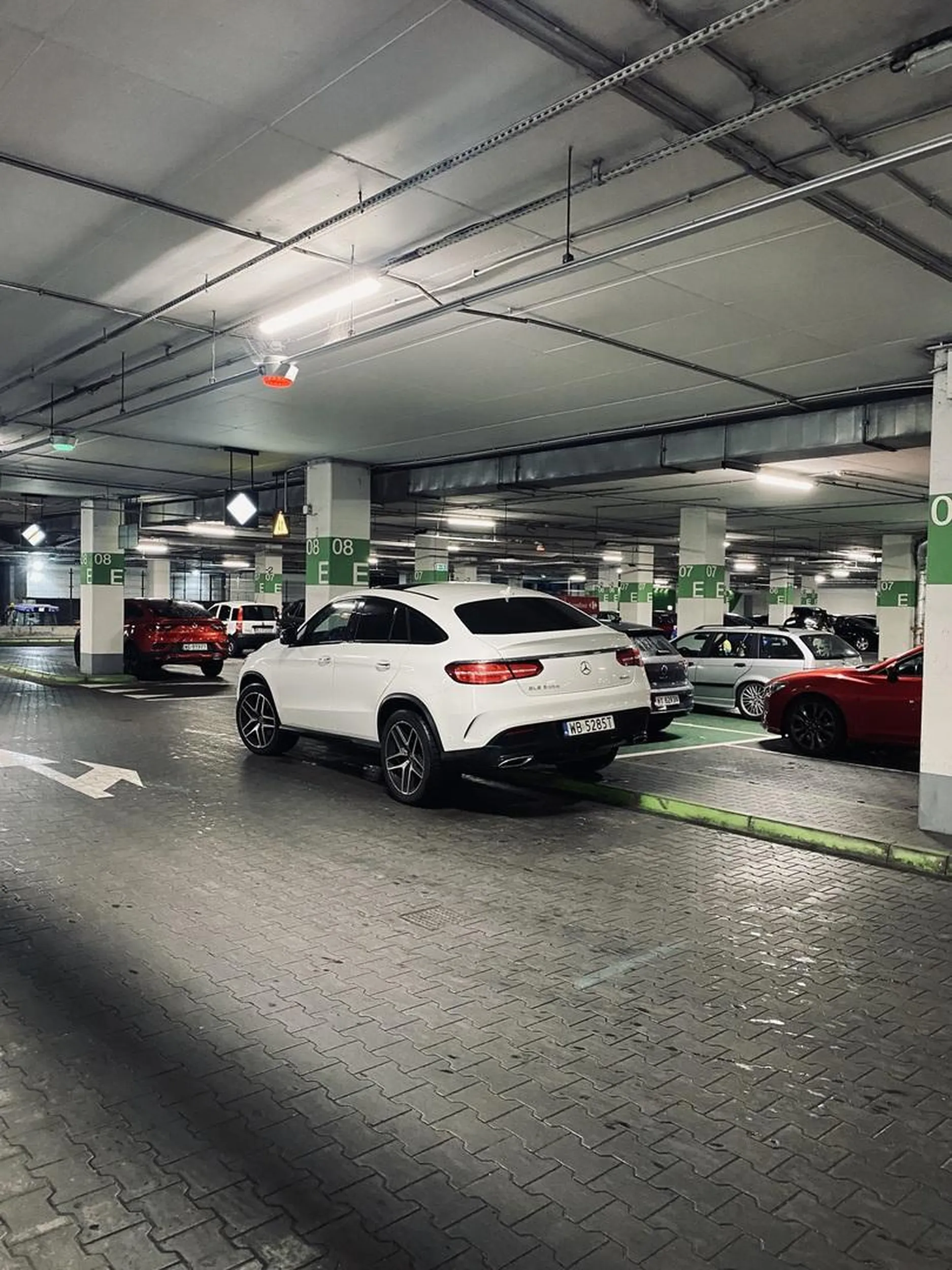 Naucz się parkować, pół arkadii o 21 puste miejsca od cholery to sobie książę/księżniczka staje gdzie chce htfu