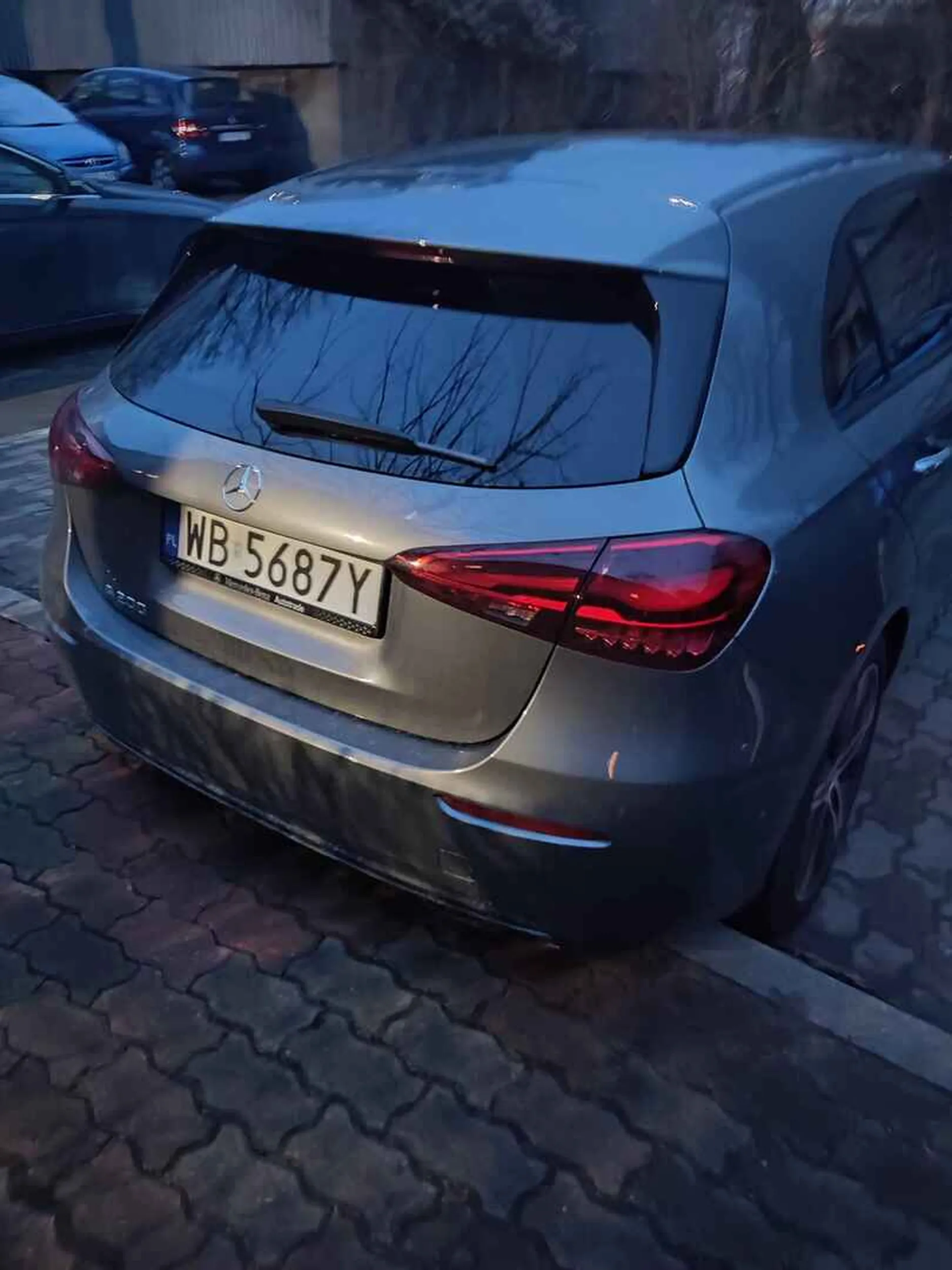 Następnym razem na tym osiedlu nie parkuj na dwóch miejscach ;)