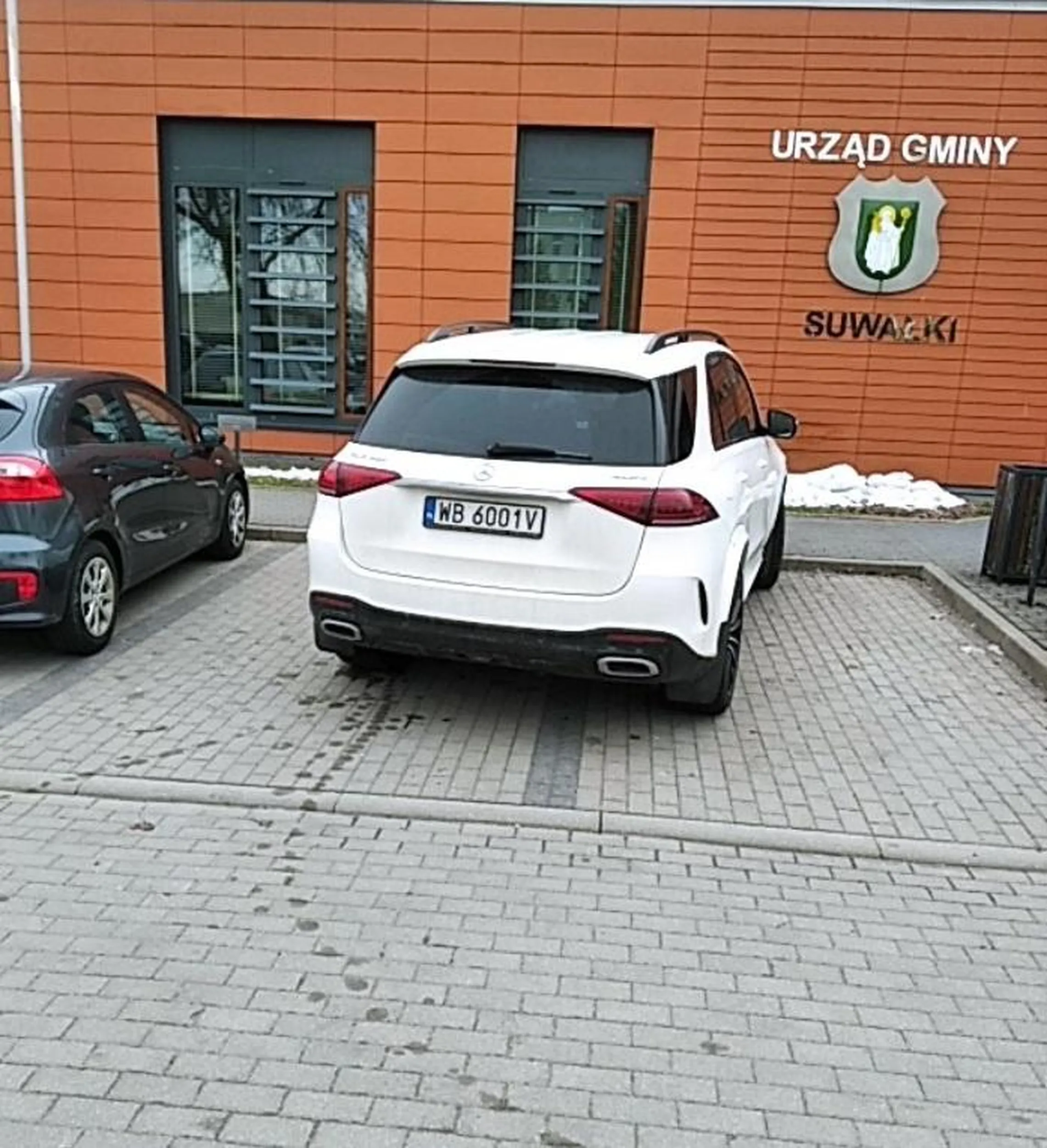 Kolejny cioteksowy bezmózg z warszawki