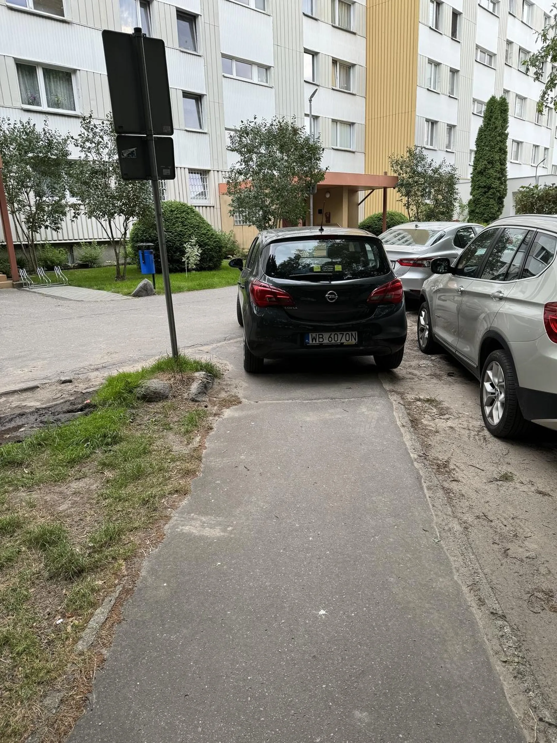 Kierowca „inteligentny” umiejący parkować nie zastawiając niczego.