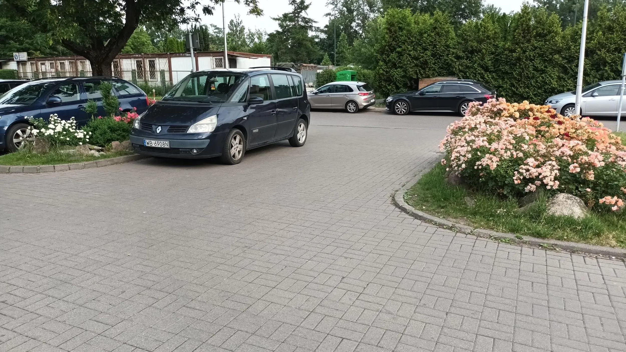 Najlepiej zastawić wjazd niech inni się męczą