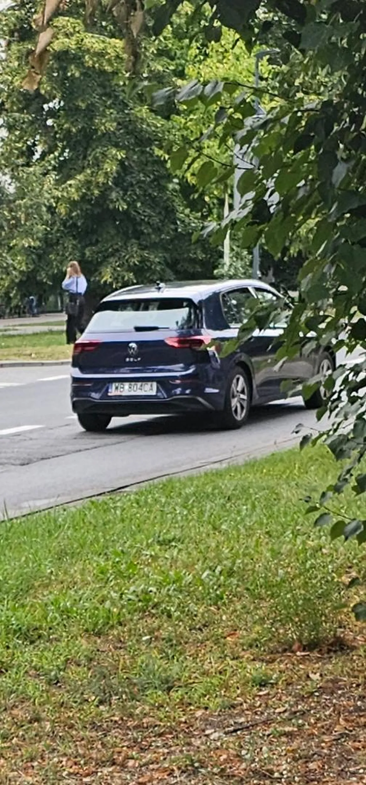 Ul. Popularna. Warszawa Sygnalizacja świetlna tymczasowa. Przejazd na czerwonym