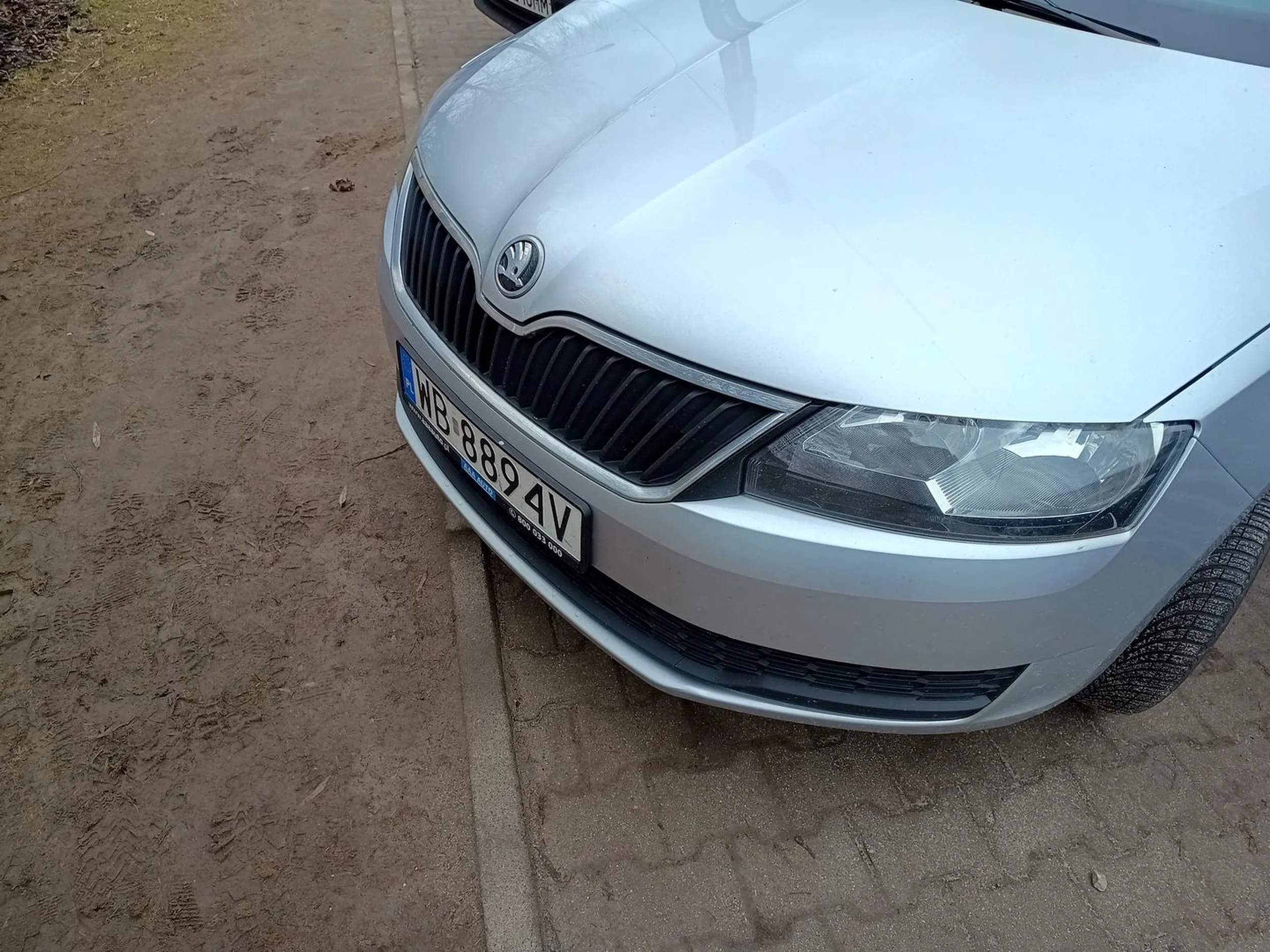 Jestem z Bemowa, mam skodę i jestem panisko (albo dama), pieszych mam w ....ie. Niech se chodzą po błocie, byleby mnie było wygodnie.