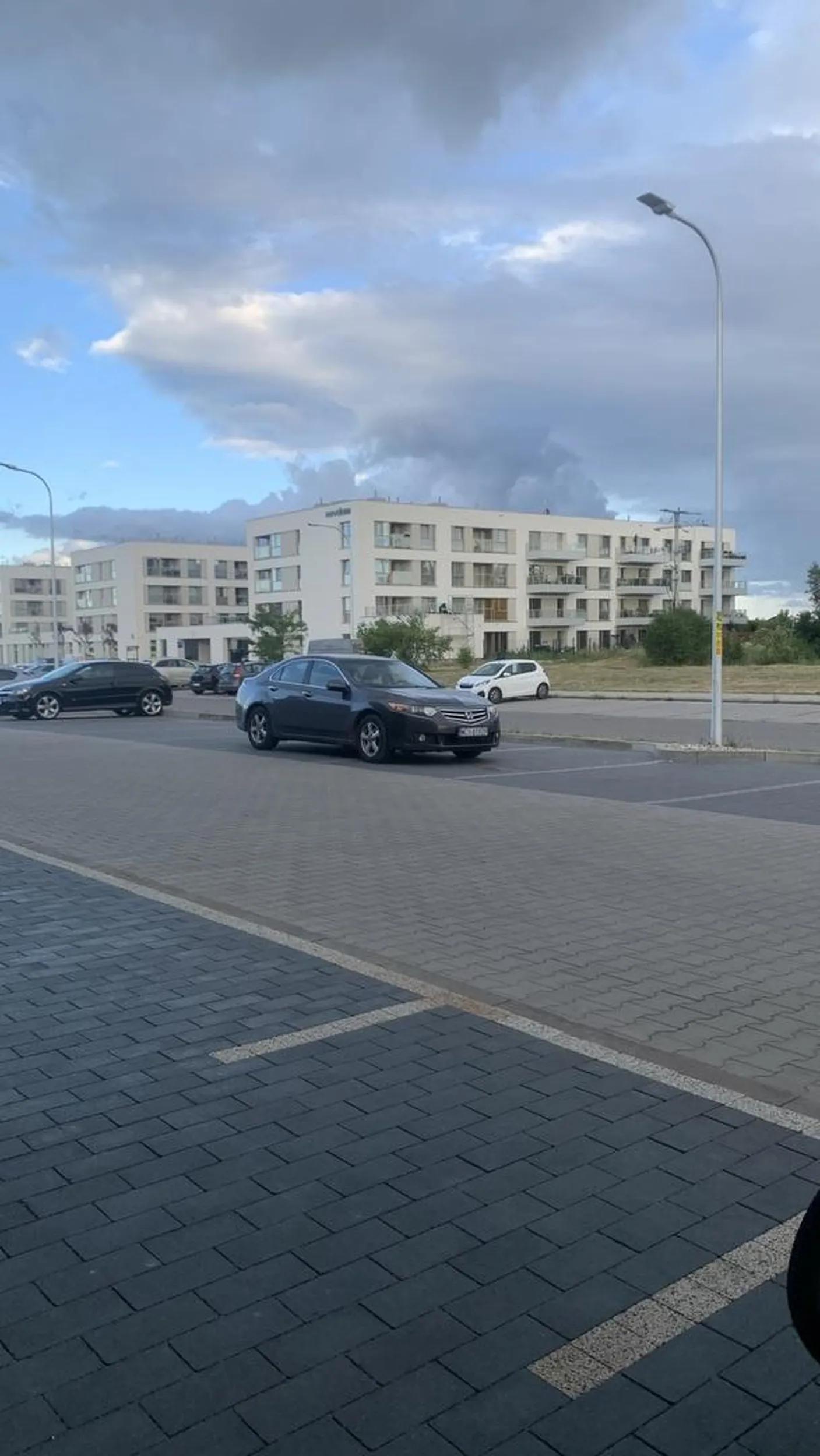 Pani parkuje na 3 miejscach i wyzywa jeszcze mnie od gówniarzy po tym jak jej zwróciłem uwagę