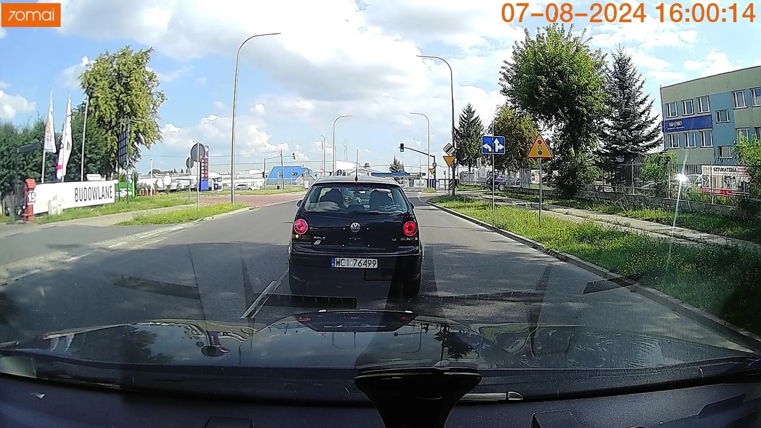 Paaanie, na żółtym to ja się dopiero rozpędzam, a czerwone zjadam na śniadanie. Oczywiście ciąg aut, mała prędkość, dużo czasu na zatrzymanie ale po co, nikt nie zauważy. Tylko czy aby na pewno? :)