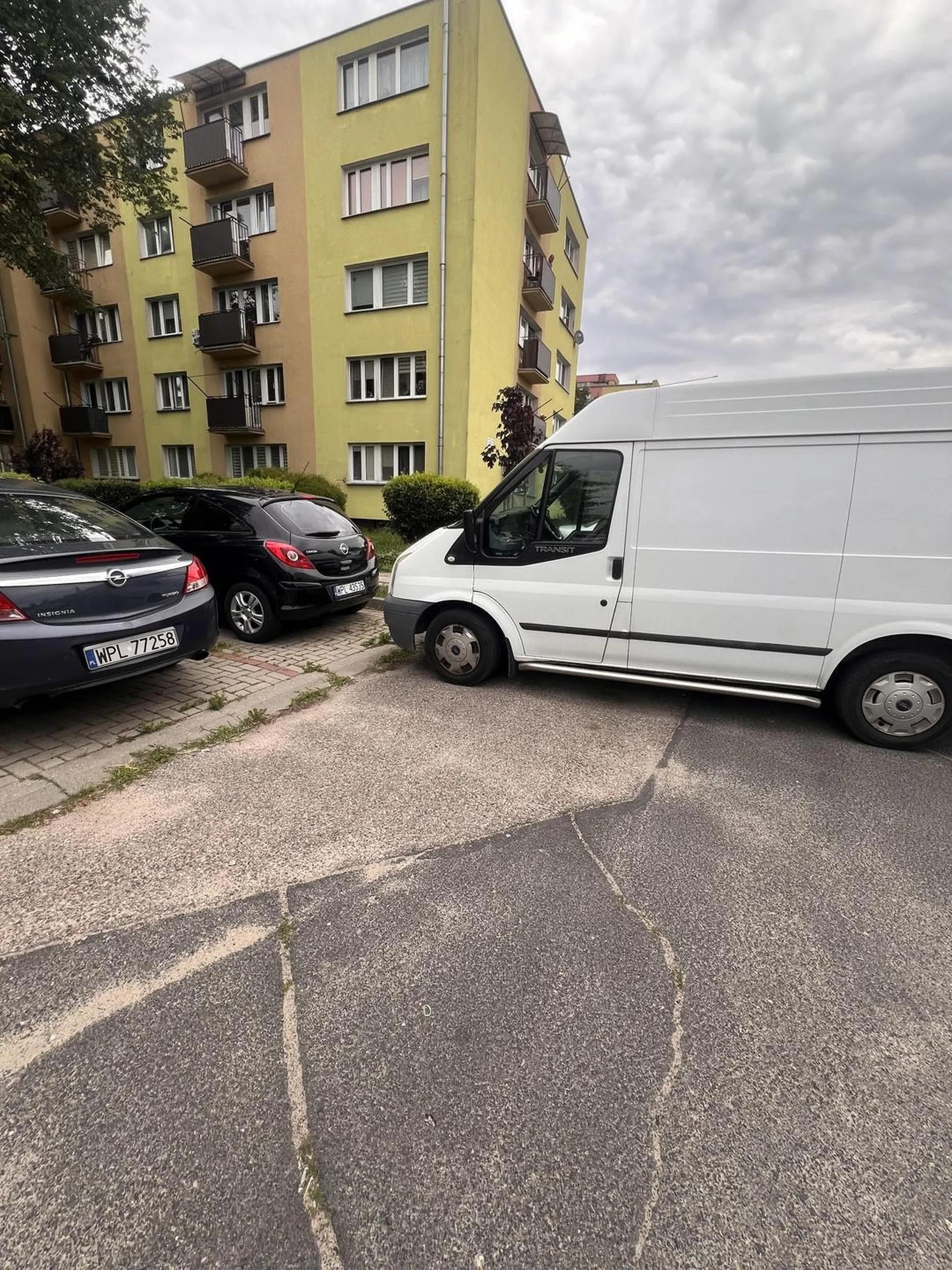 Zastawił tak ze nic nie da się  zrobić