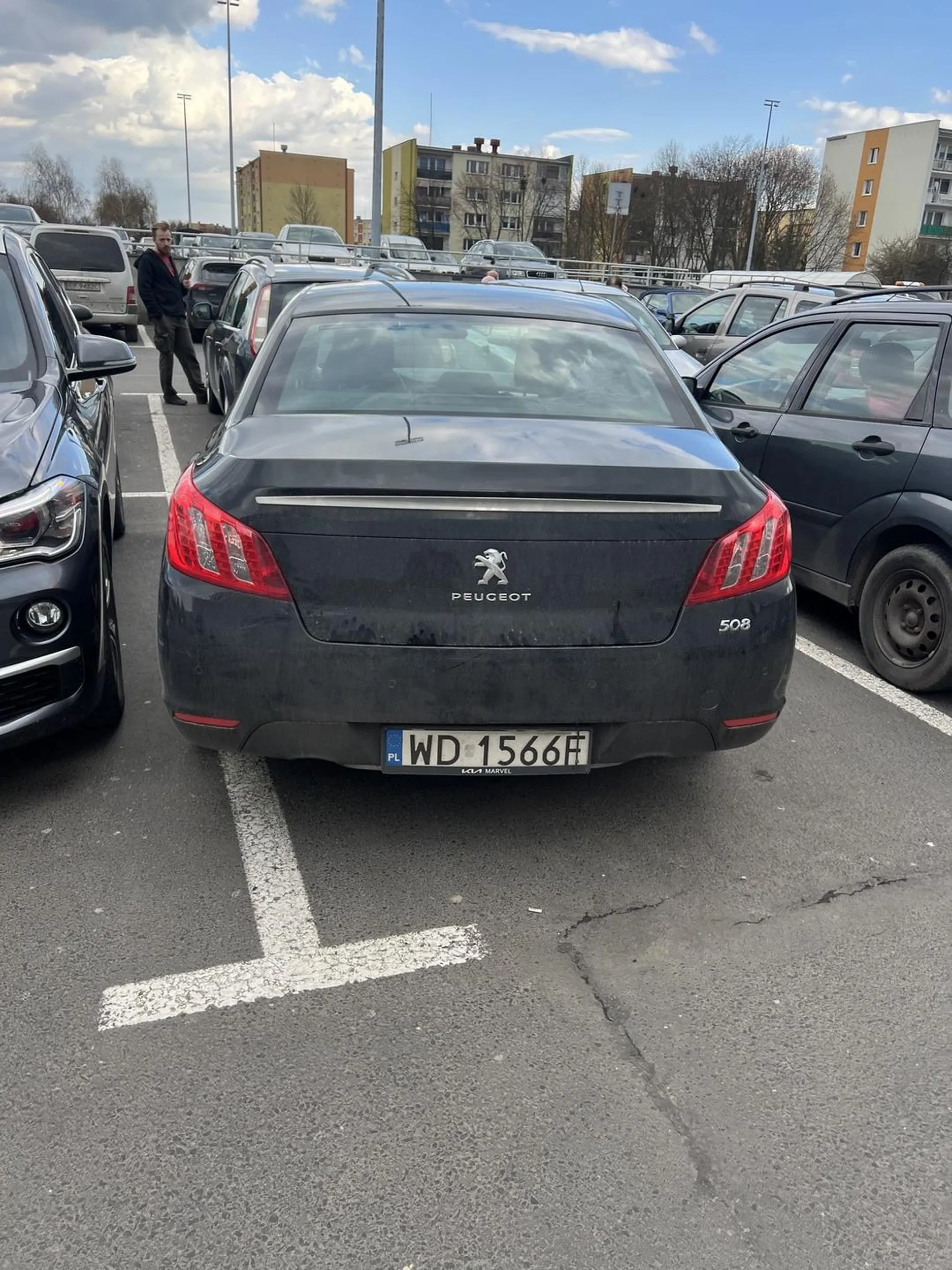 Śmieć celowo zastawił mnie na parkingu