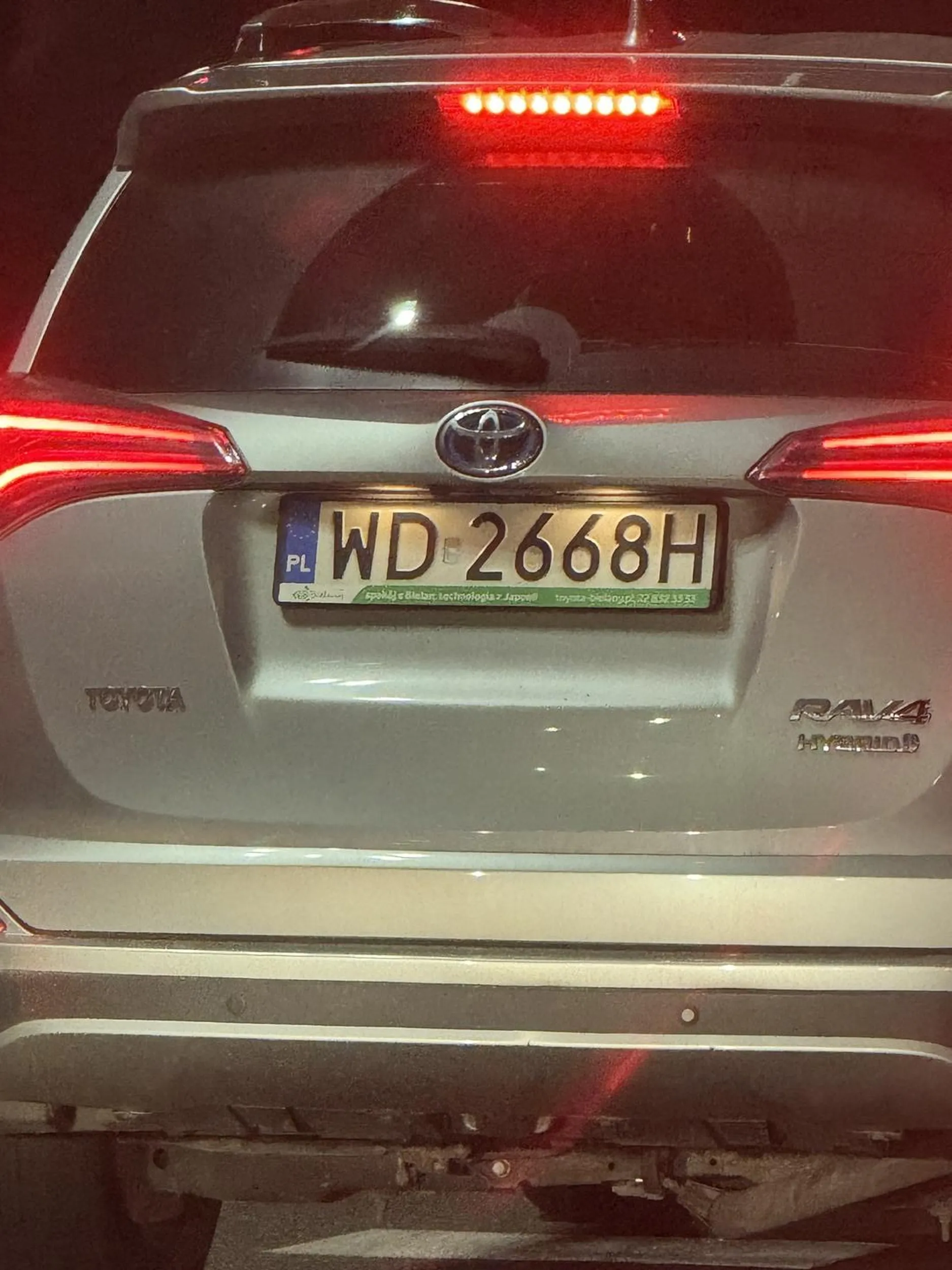 Wysokie prawdopodobieństwo wyłudzania odszkodowania. Siedzi na przysłowiowej dupie. Chcesz uciec z pasa to razem z tobą. Typowy toyociarz. Uwaga na typa.