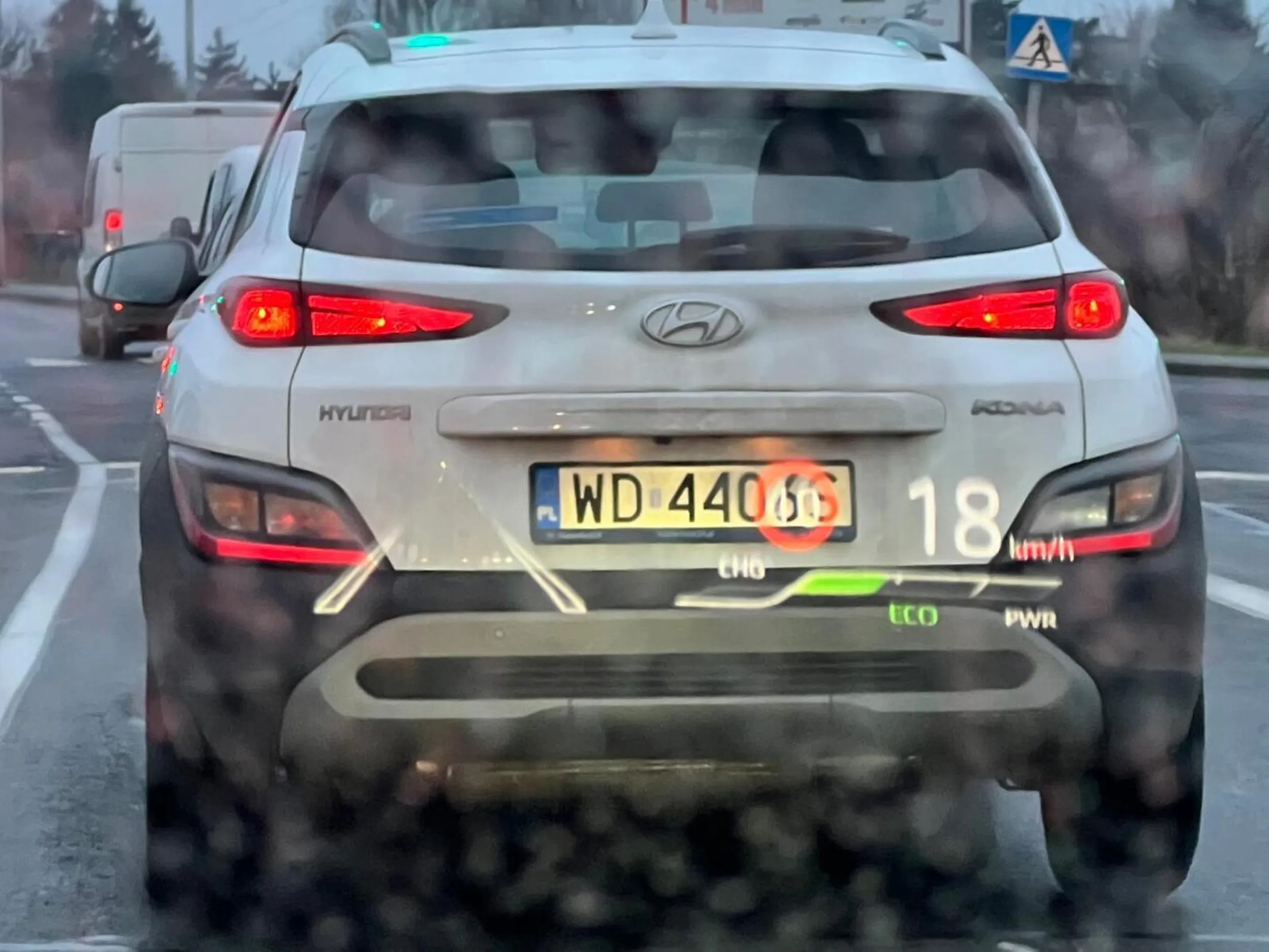 Ameba drogowa która myśli, że może wszystko, zajeżdża drogę, hamuje. A gdy chcesz jej zwrócić uwagę udaje greka.