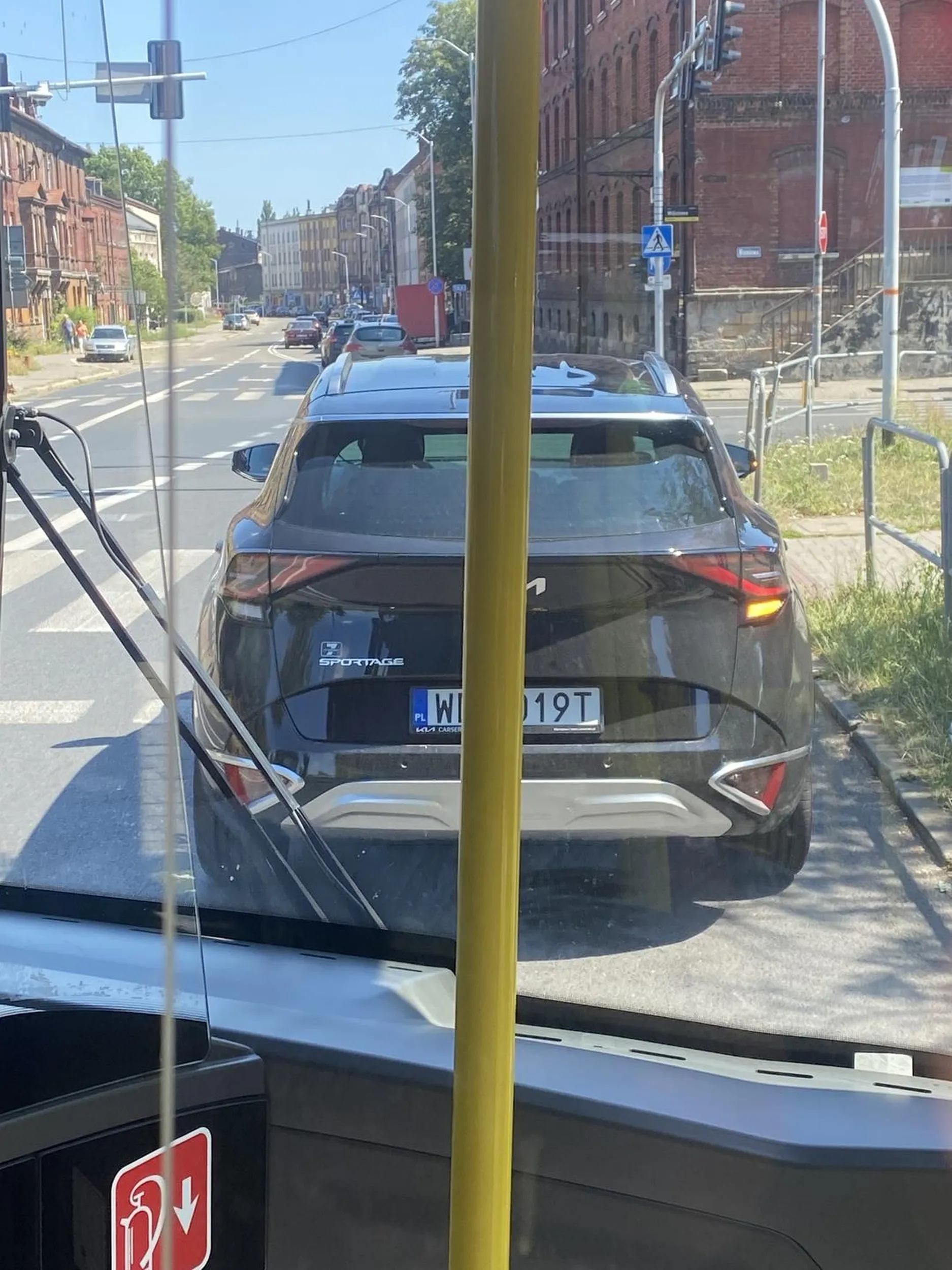 Wpierdala się przed autobus w Katowicach warszawiok zaćmiony co to ma być