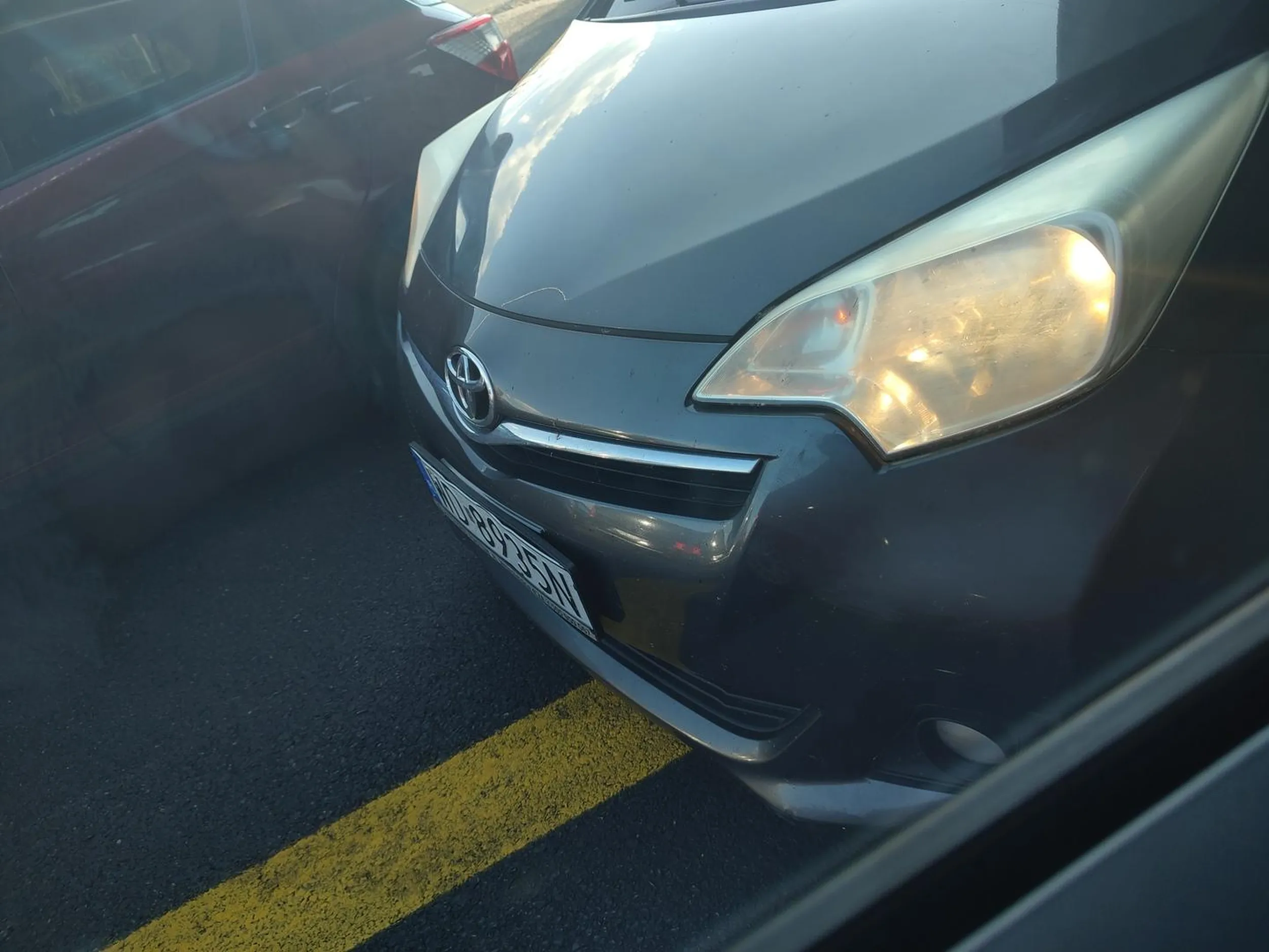 Cham wciskając się w kolejkę jeszcze wyzywa.