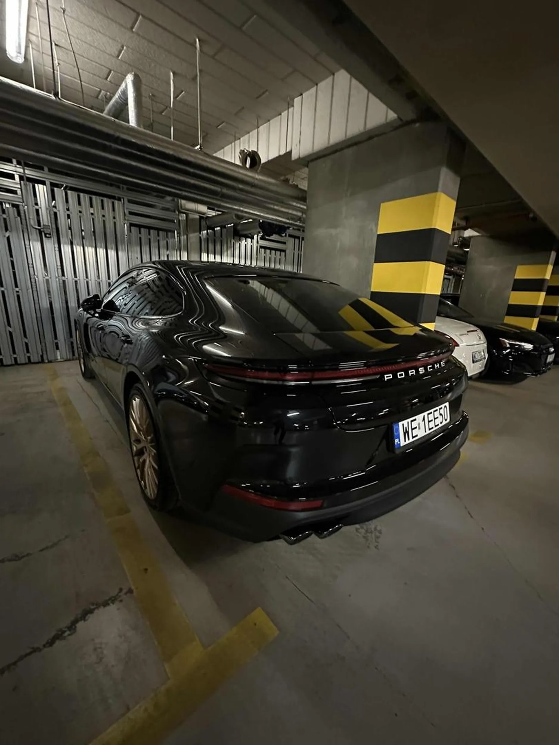 Polecam kierowcę, młody i przystojny przedsiębiorca z wielkim kutasem. Gdy przejeżdża przez miasto wszystkie turki wybiegają z kebabów z haraczem