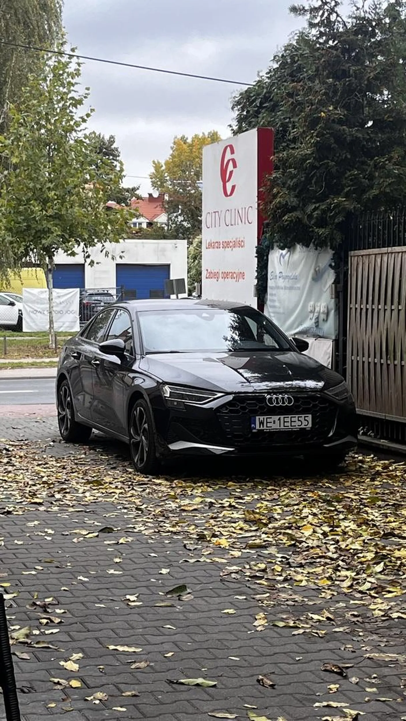 JAKIŚ ŚMIEĆ ZABLOKOWAŁ DOJAZD DO KLINIKI, NIE POLECAM KIEROWCY KTÓRY MA W DUPIE INNYCH LUDZI