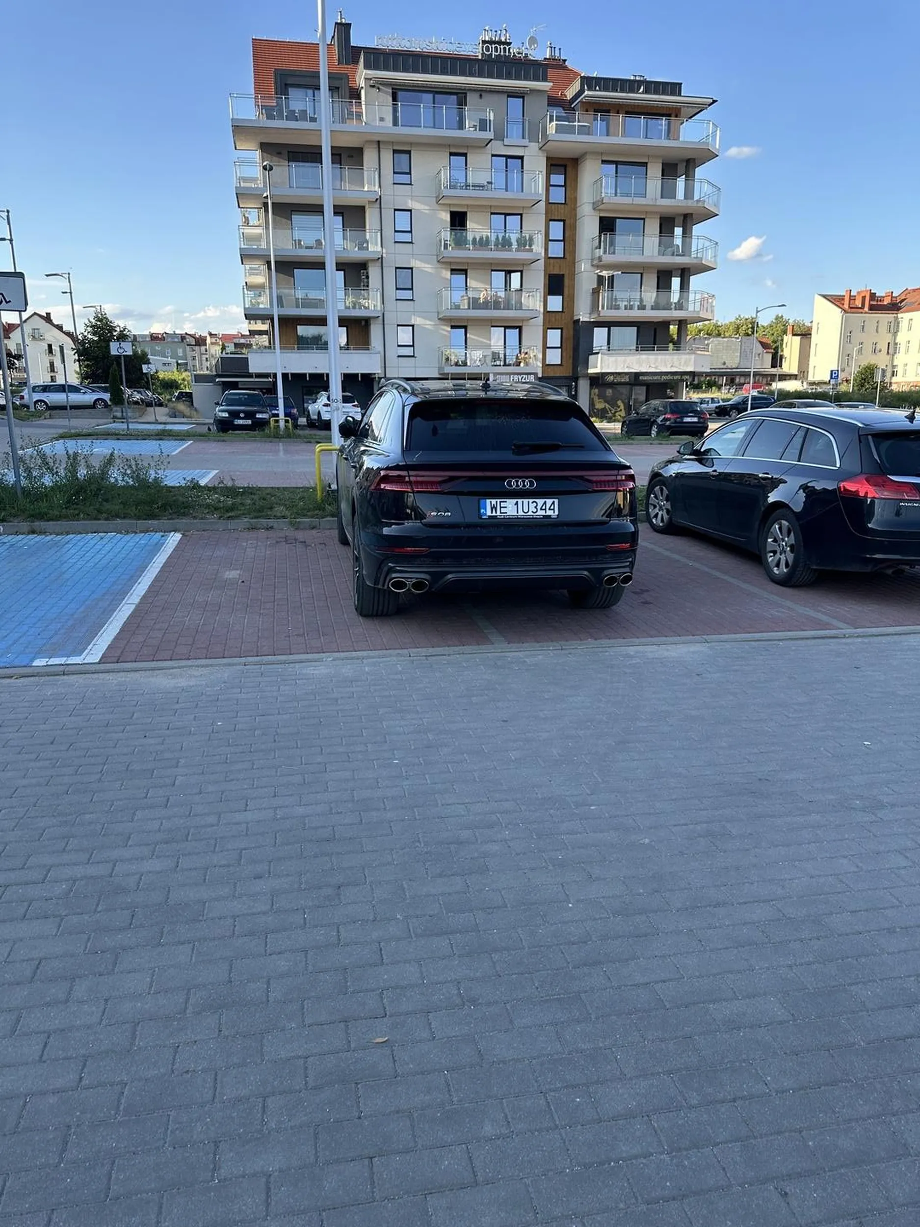 Ciekawe czy kupił 2 bilety