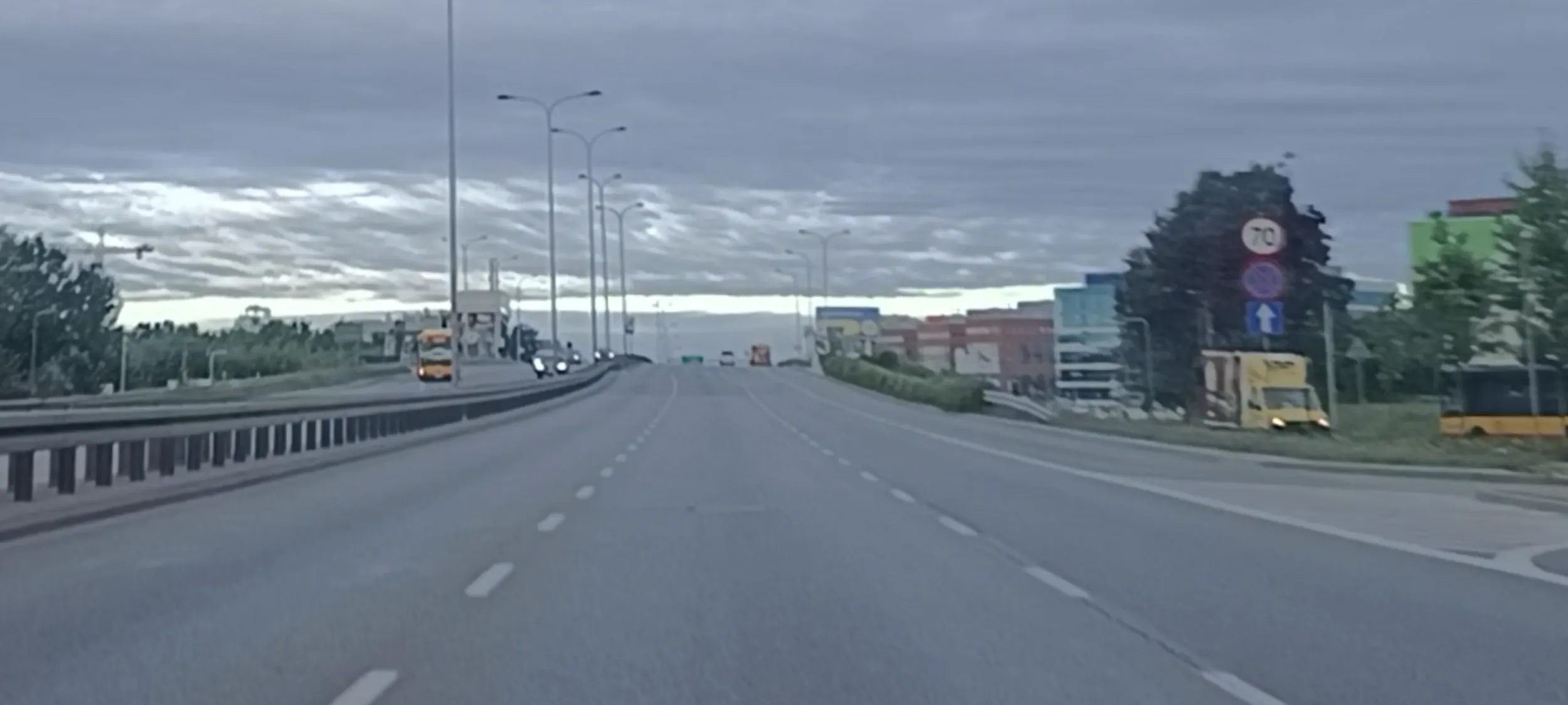 Zapi....ala jak ta lala ok. 130kmh w miejscu ograniczenia prędkości do 70kmh