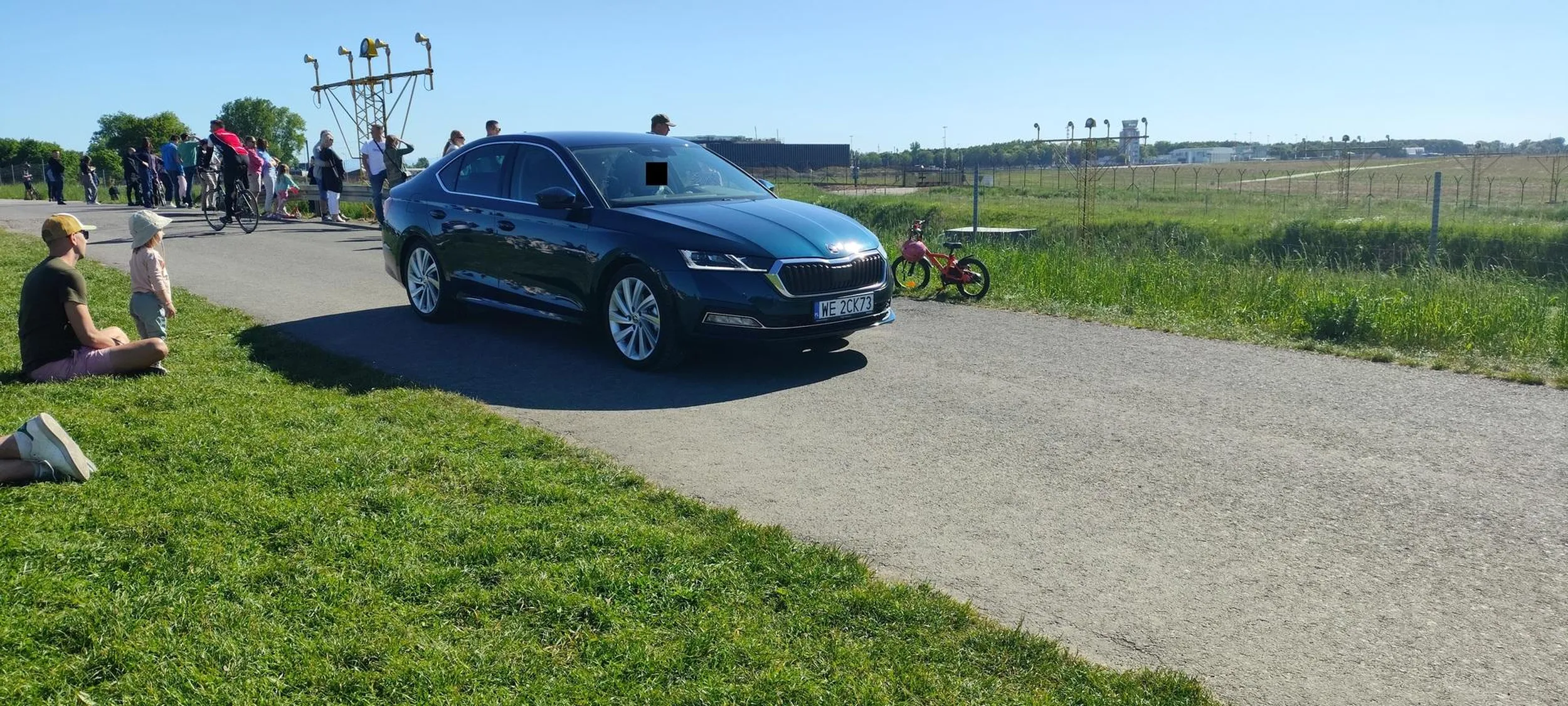 Kraków Balice, punkt widokowy. Zakaz wjazdu? Nie