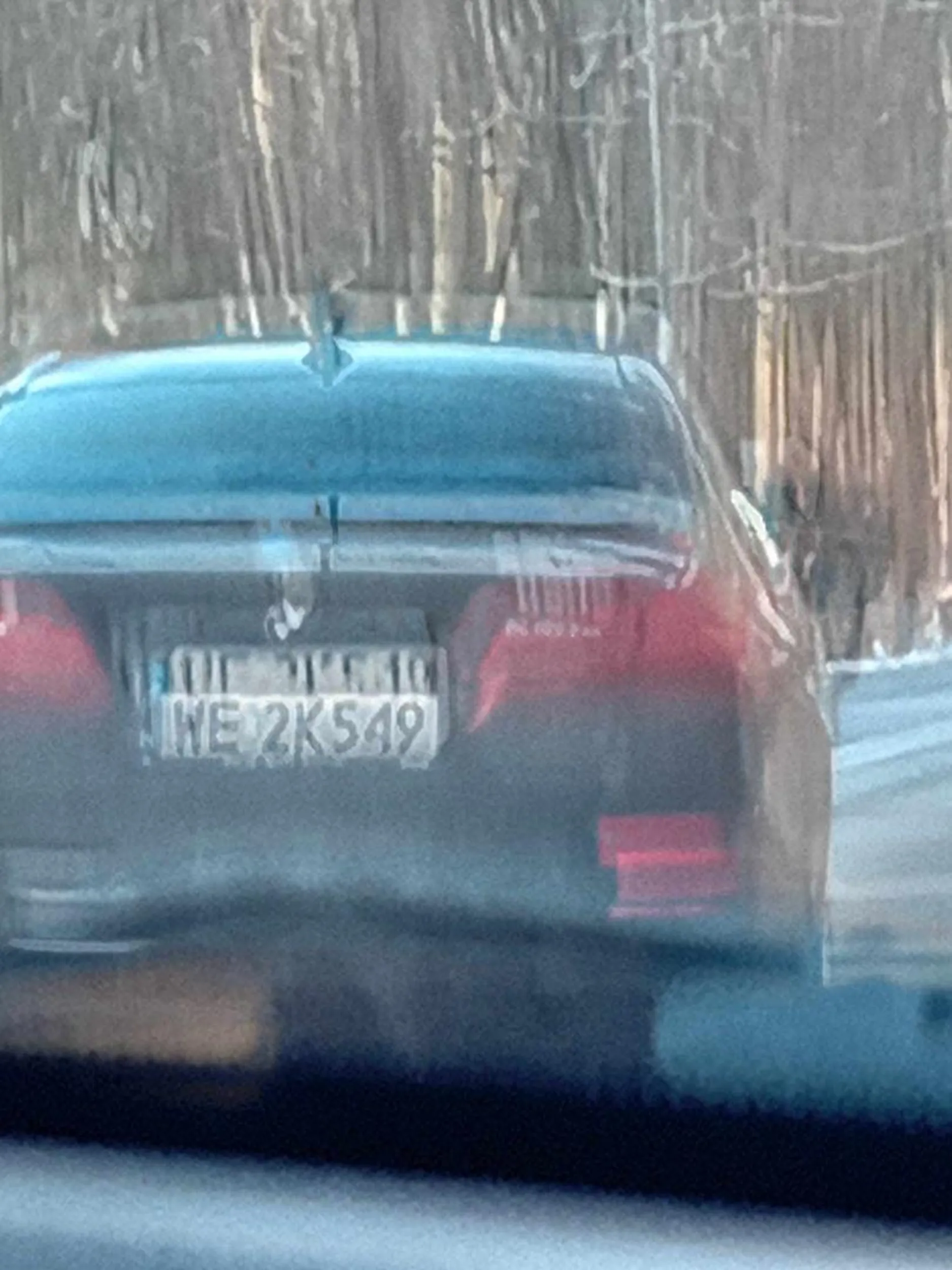 Dziś ok. 14:30 jechał ul. Spacerową  w Gdańsku. Wywijał od prawej do lewej jakby chciał zjechać na przeciwległy pas , raz szybko, później wolno. Strach się bać... Grunt , że nie zaliczył z nikim czołówki.