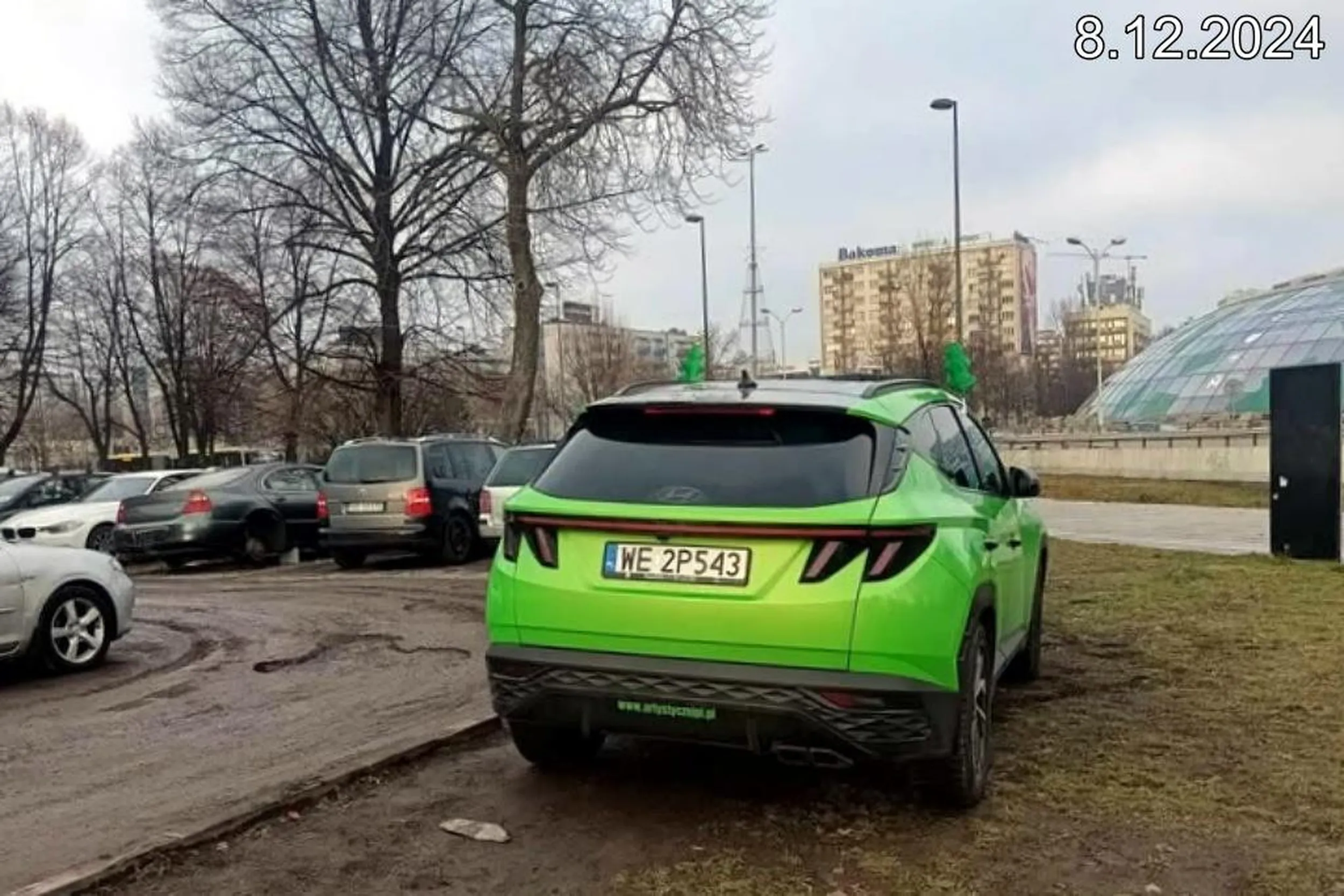 Parkingowa patologia https://katowice24.info/samowola-kierowcow-w-centrum-katowic-nielegalnie-powieksza-sie-legalne-klepisko-do-parkowania/