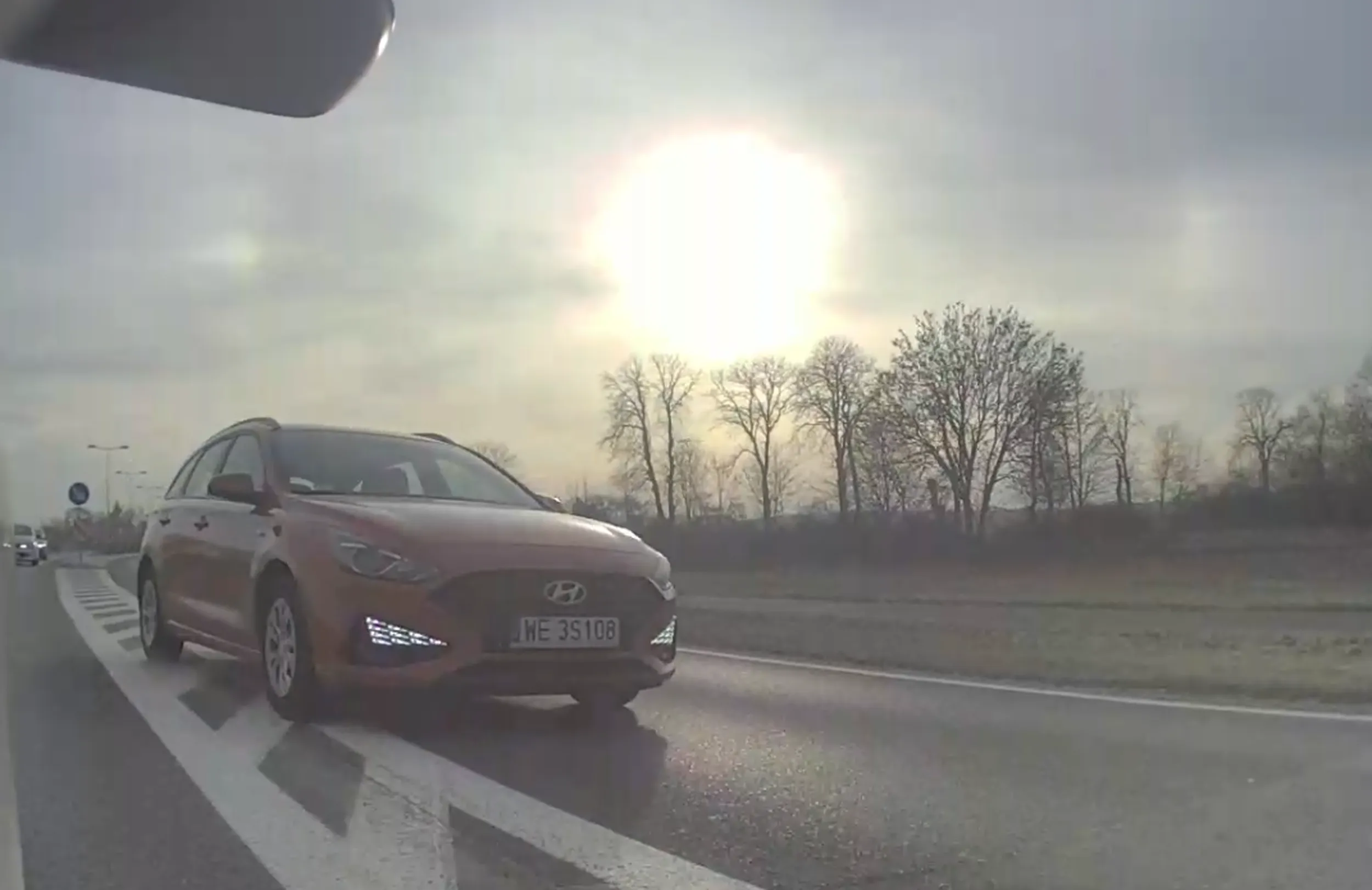 wjazd na strefę wyłączoną z ruchu drogowego wyprzedzanie na podwójnej ciągłej bezpośrednio przed przejazdem kolejowym