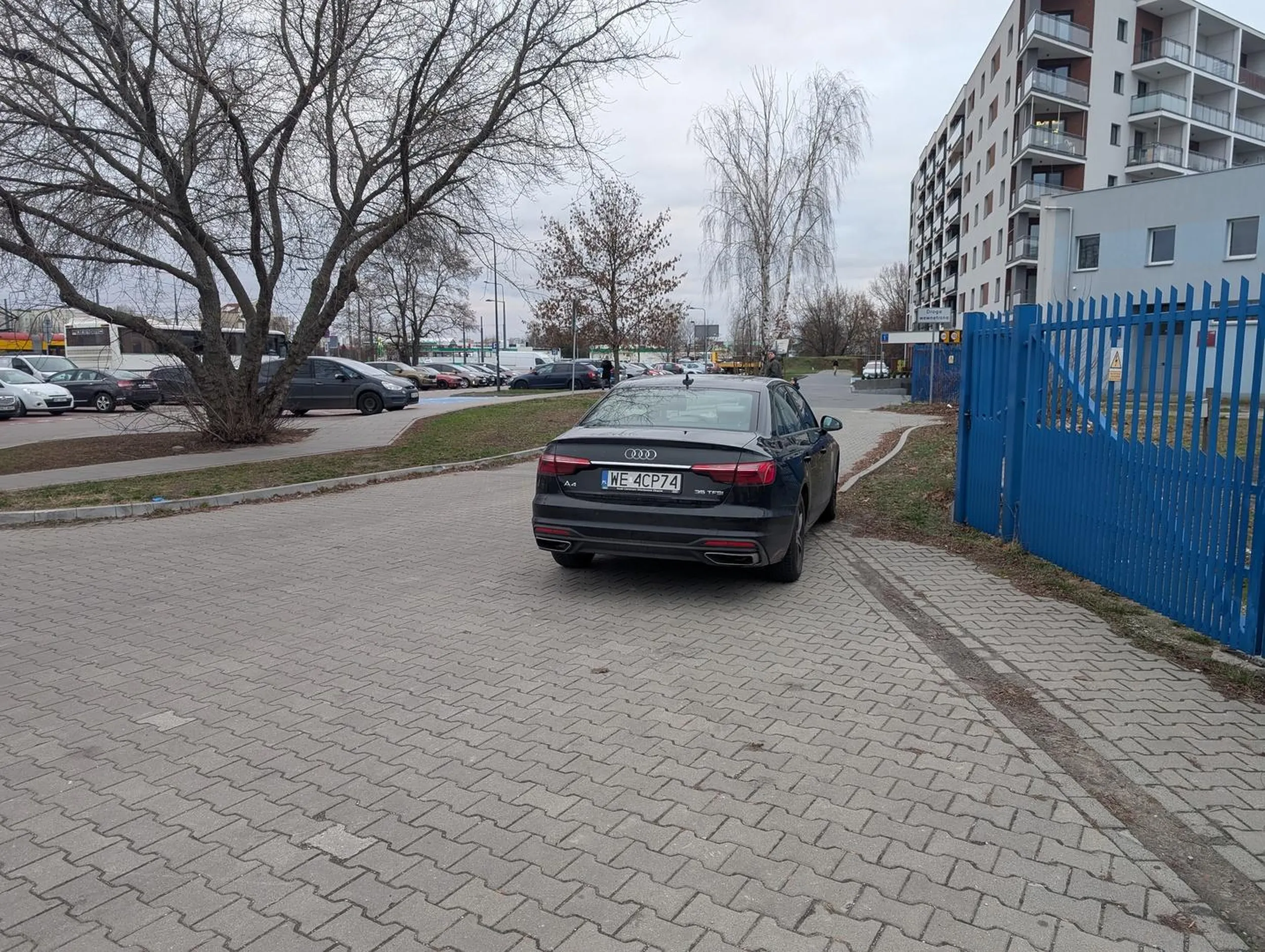 Pakowanie przy wyjściu ze szkoły.