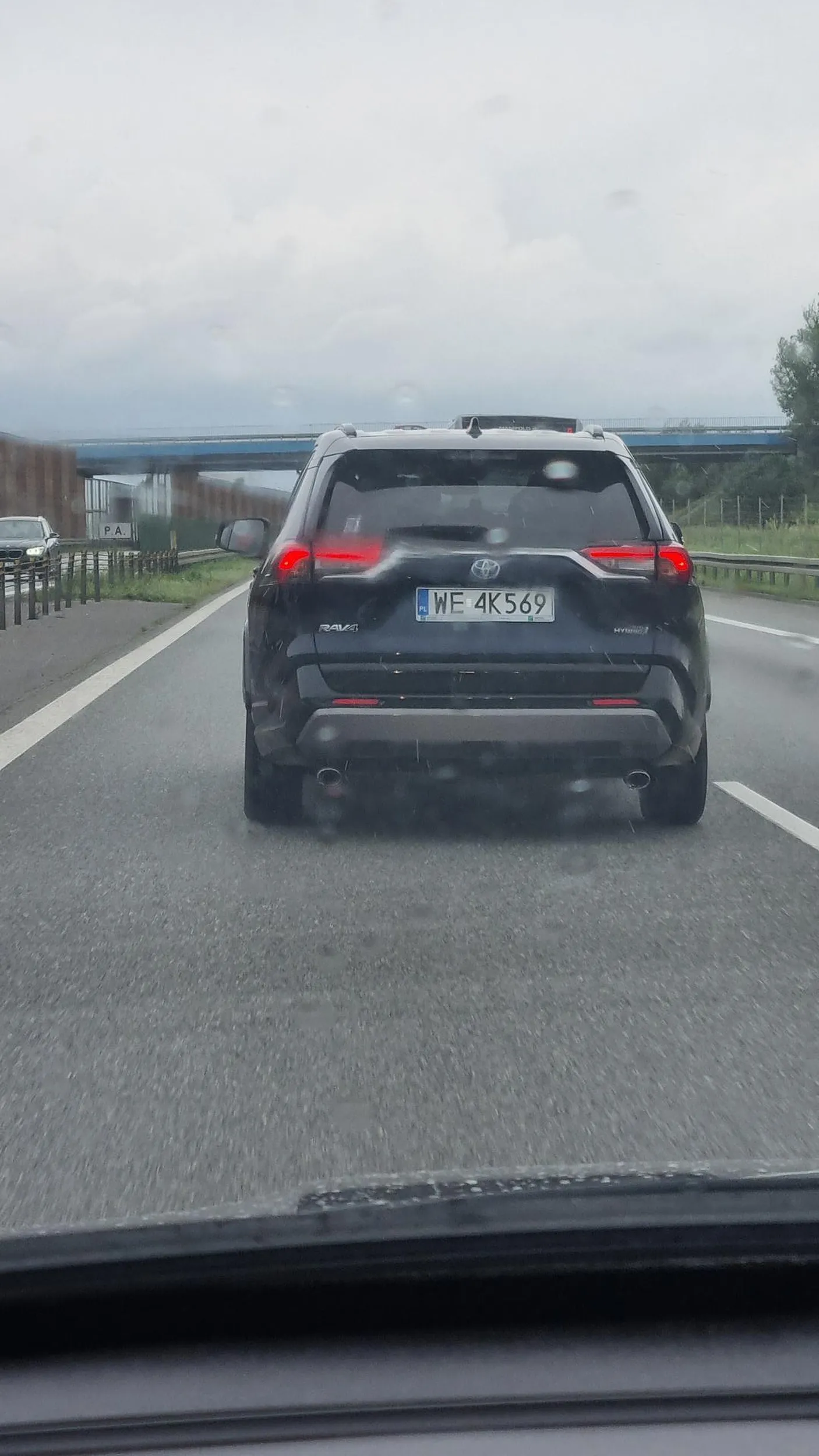 Szmaciarz, cham i zagrożenie na drodze. Przyspiesza jak się go wyprzedza, blokuje drogę