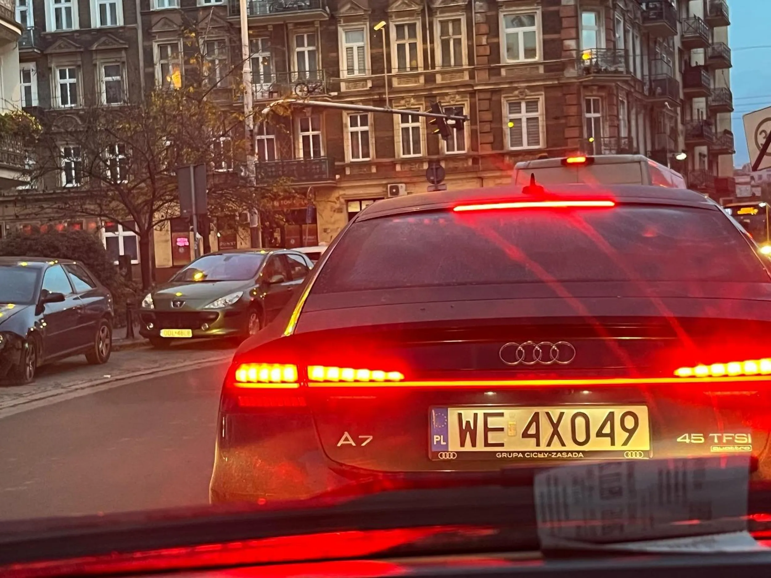 Pani, któż to pani dał taki wóz to jeszcze niech mózg dołoży bo wyobraźni brak