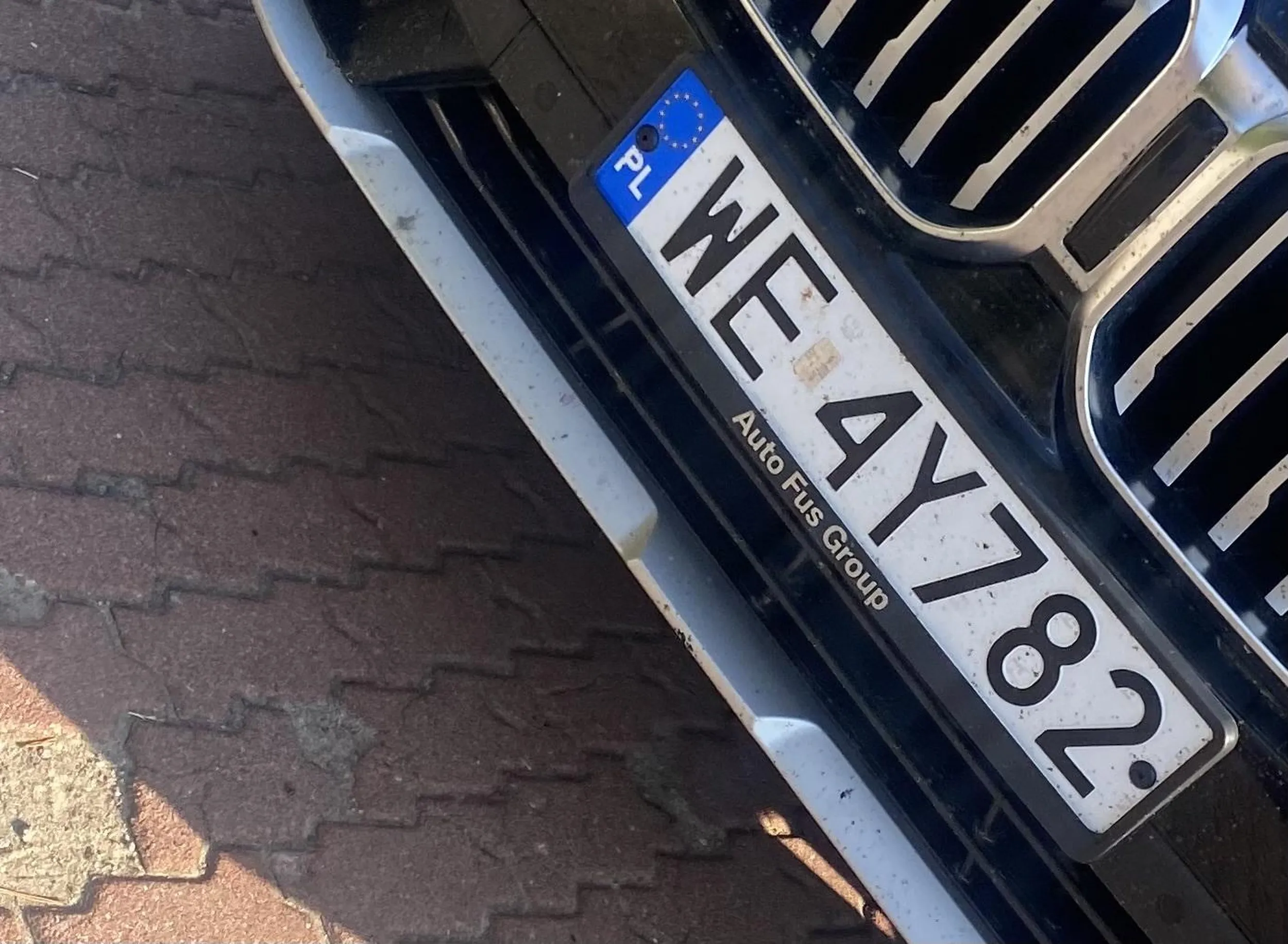 Patrz w lusterka, jak cofasz, a nie wjeżdżasz na ludzi.