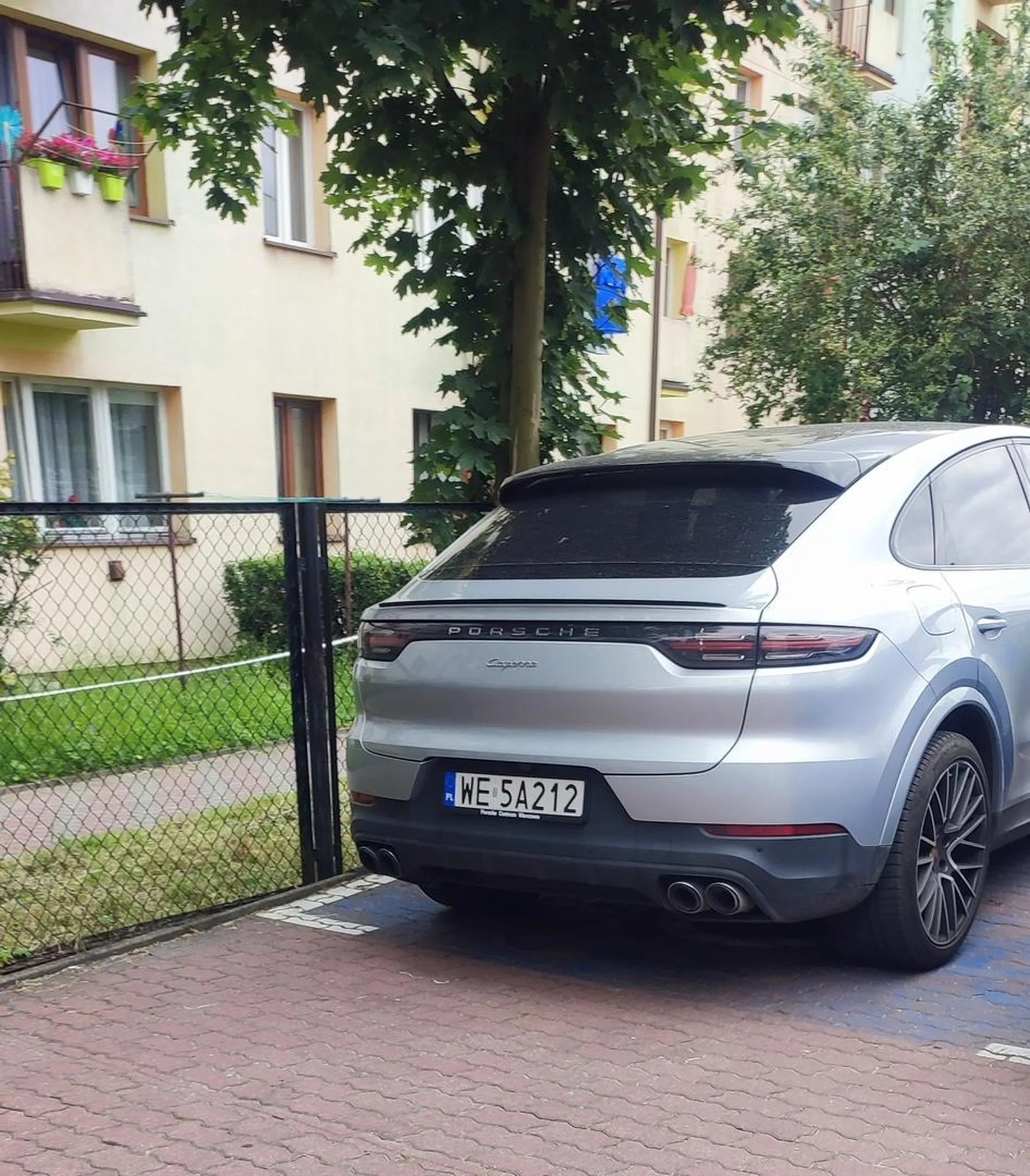 Parking pod PKO w Końskich okupowany bardzo długo. Reprezentujesz niepełnosprawność umysłową oczywiście?