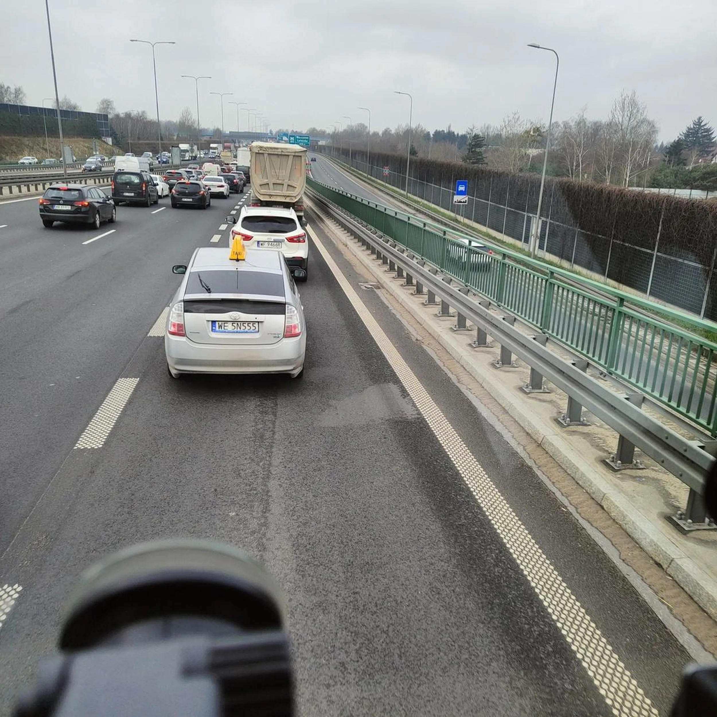 Chyba trzeba Cię wysłać na kurs prawa jazdy jeszcze raz, skoro nie znasz jazdy na suwak ?