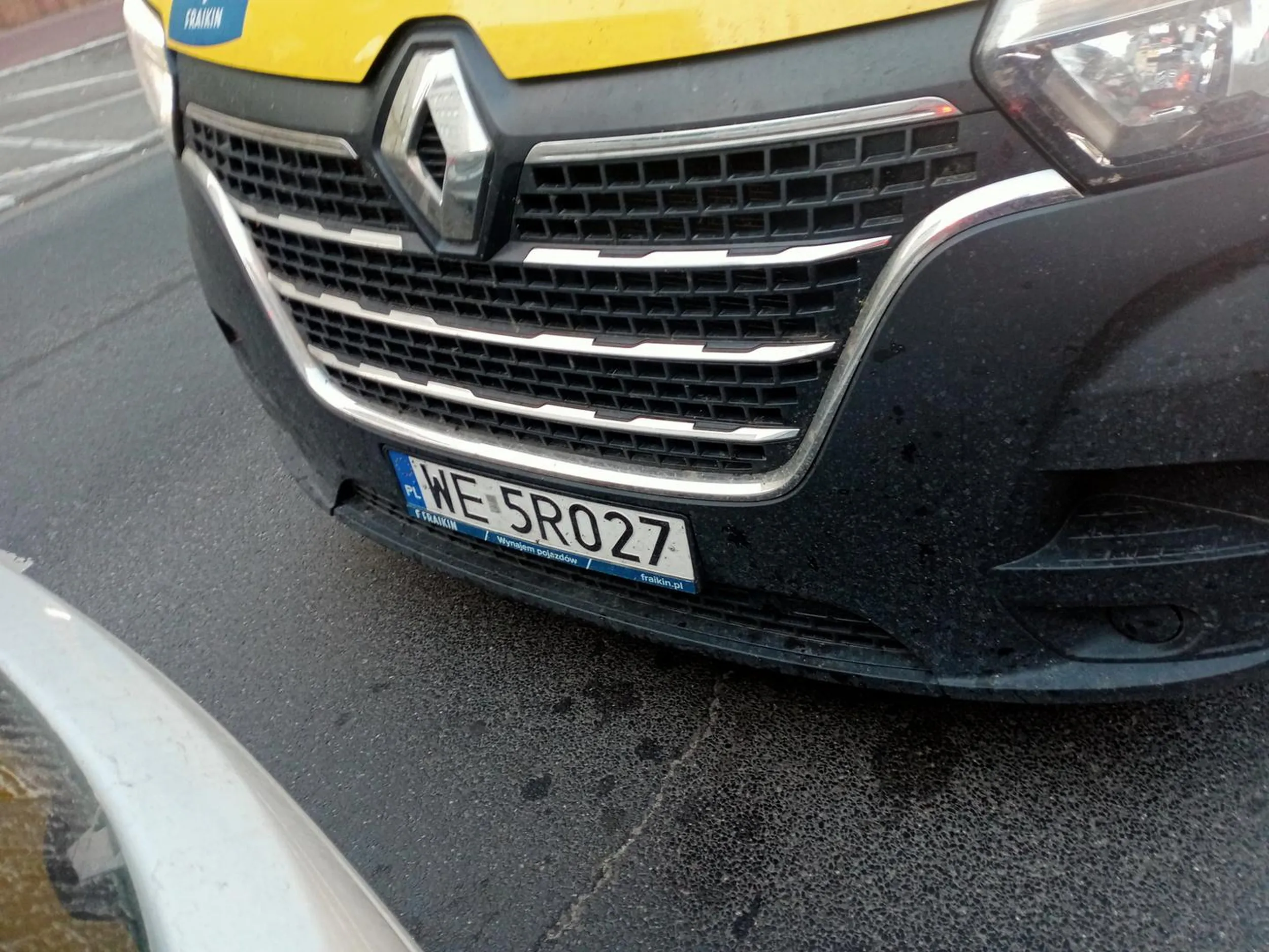 Pirat drogowy .W dniu 26.10.24r w Poznaniu jazda na zderzaku, zatrzymywanie na światłach na zderzaku(dojeżdża), poganianie w mieście mruganie długimi światłami i poganianie a auto które jedzie przed nim nie umie fruwać bo przed nim jadą inne auta, kierowca z firmy RTV AGD( magazyn w   Komornikach)arogancki i beszczelny po zwróceniu grzecznie uwagi. Uważajcie na niego