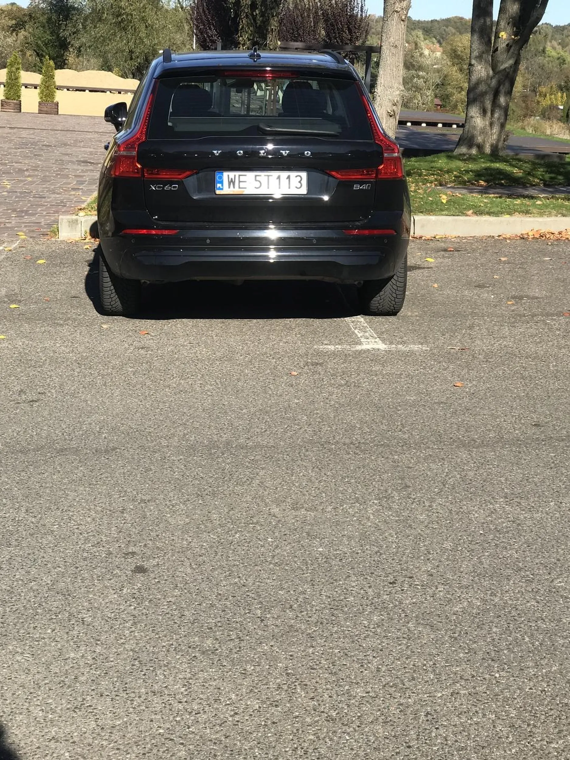 Na trzech miejscach obok siebie, wiadomo że trzeba zająć dwa.