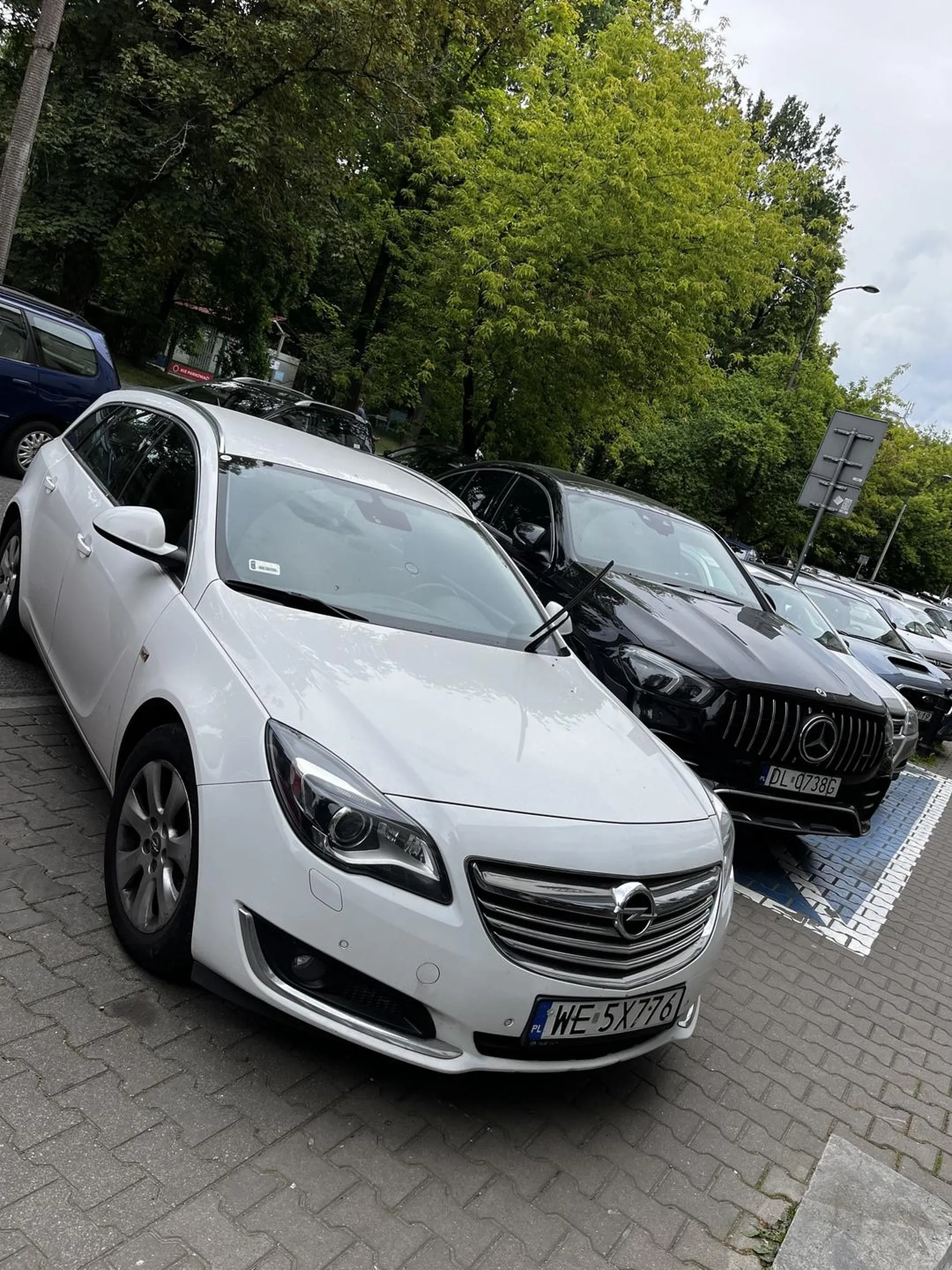 Właściciel intelektualne nie przewyższa małego dziecka, które wie ile to jest metr. Tutaj - wyraźne braki… babcia na wózku użyła sformułowania SKRETYNIAŁY ale to już się wydaje zbyt wyszukane. Pięknie by wyglądał szlif wózka bądź klucza na białym lakierze. Może ktoś niepełnosprawny kiedyś nie wytrzyma