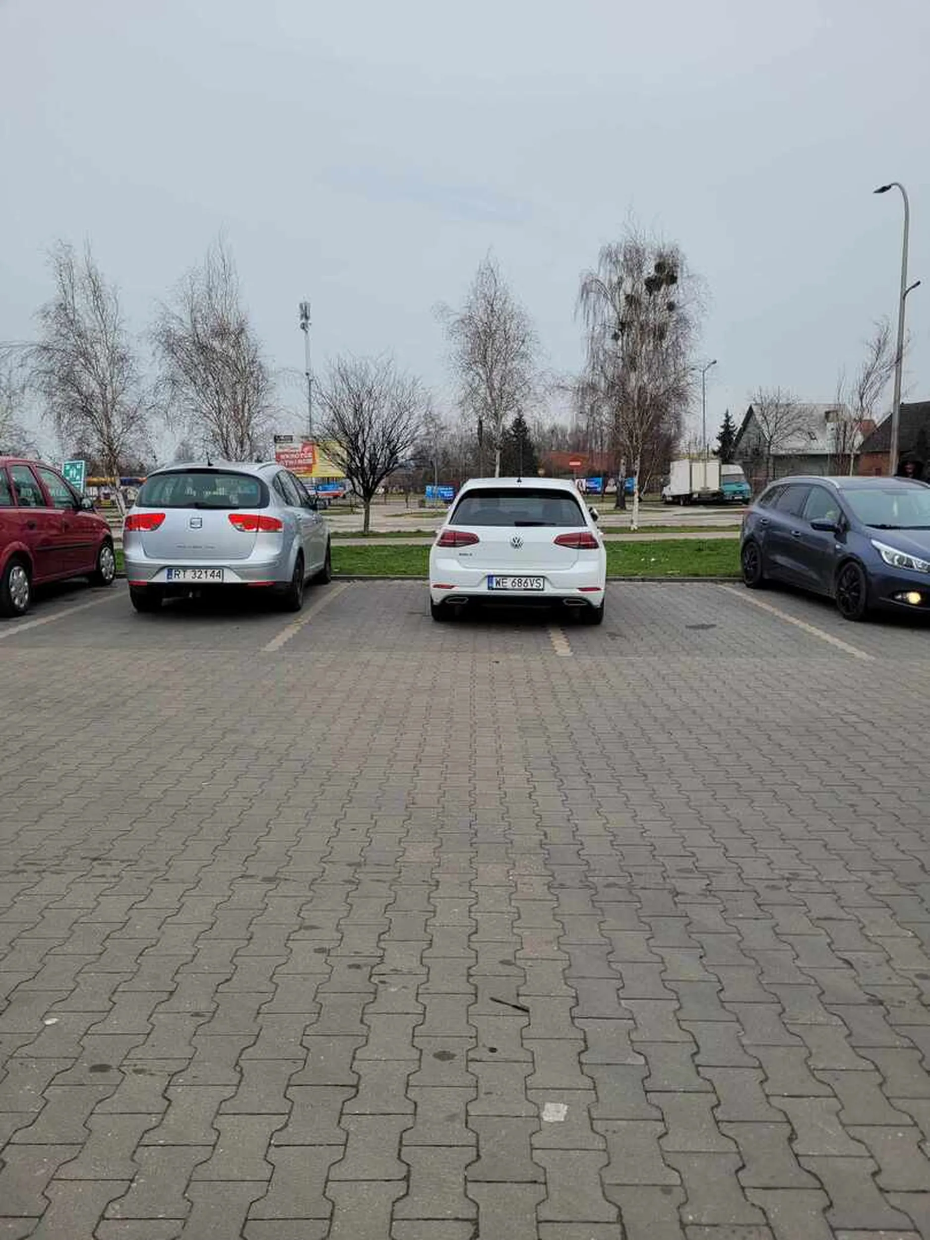 Tak parkuje.