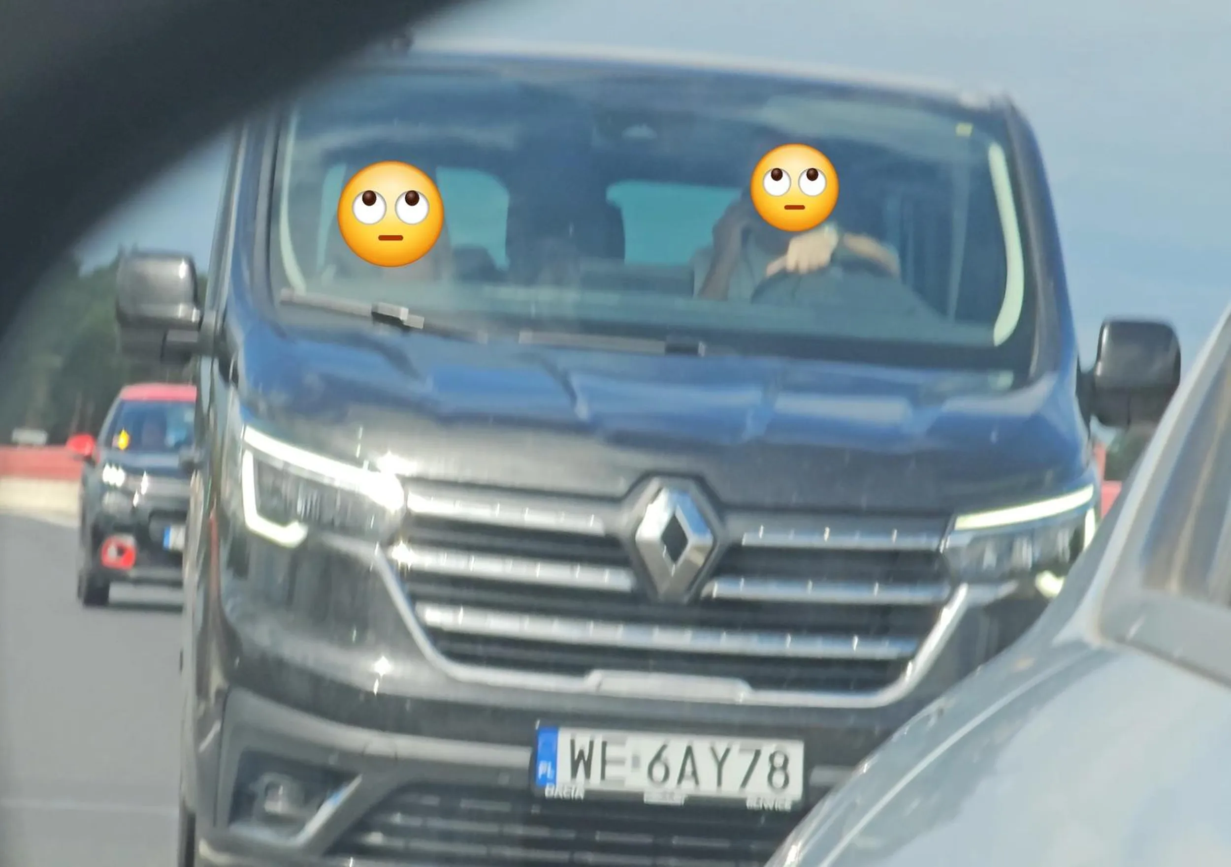 S3+S6, 13.07.2024. Ładnie to tak siedzieć komuś na ogonie przy 130 km/h, jeszcze z telefonem w ręce?