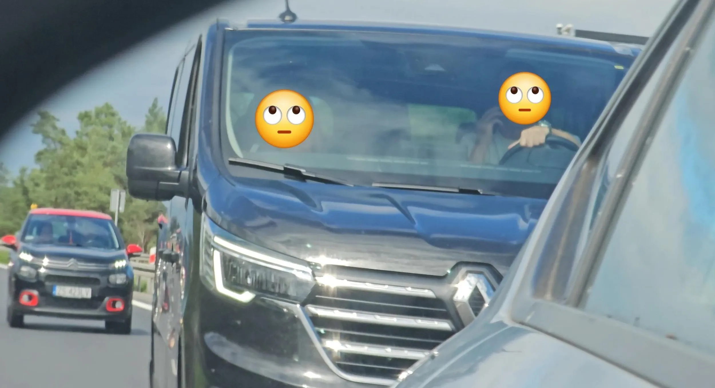 S3+S6, 13.07.2024. Ładnie to tak siedzieć komuś na ogonie przy 130 km/h, jeszcze z telefonem w ręce?