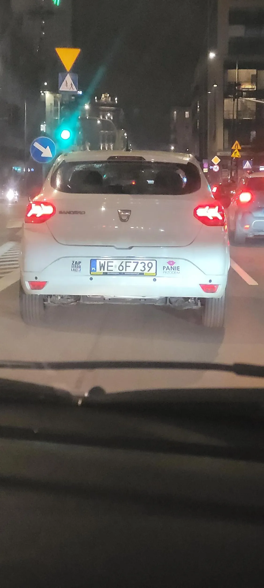 Cham wymusza pierwszeństwo i jeździ na stłuczke, pewnie by z odszkodowania auto naprawić.