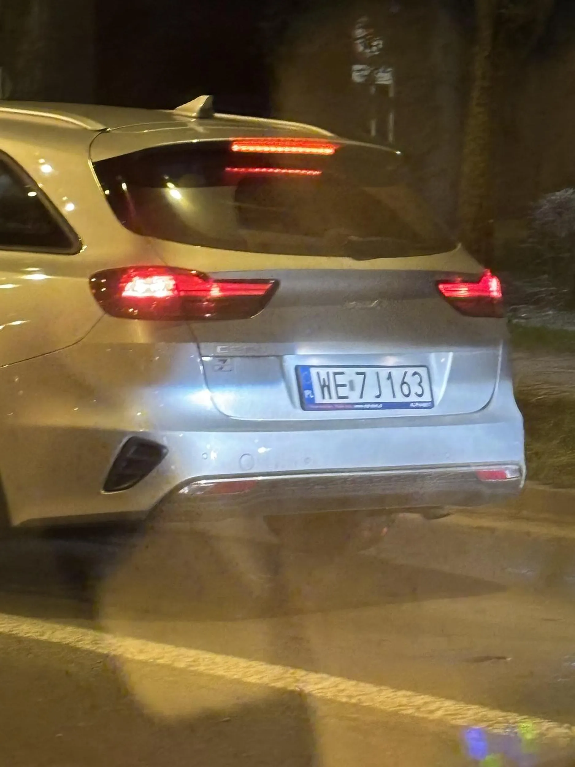 Warszawski cham, najpierw zajeżdża drogę a później wyzywa ogarnij się dziadku