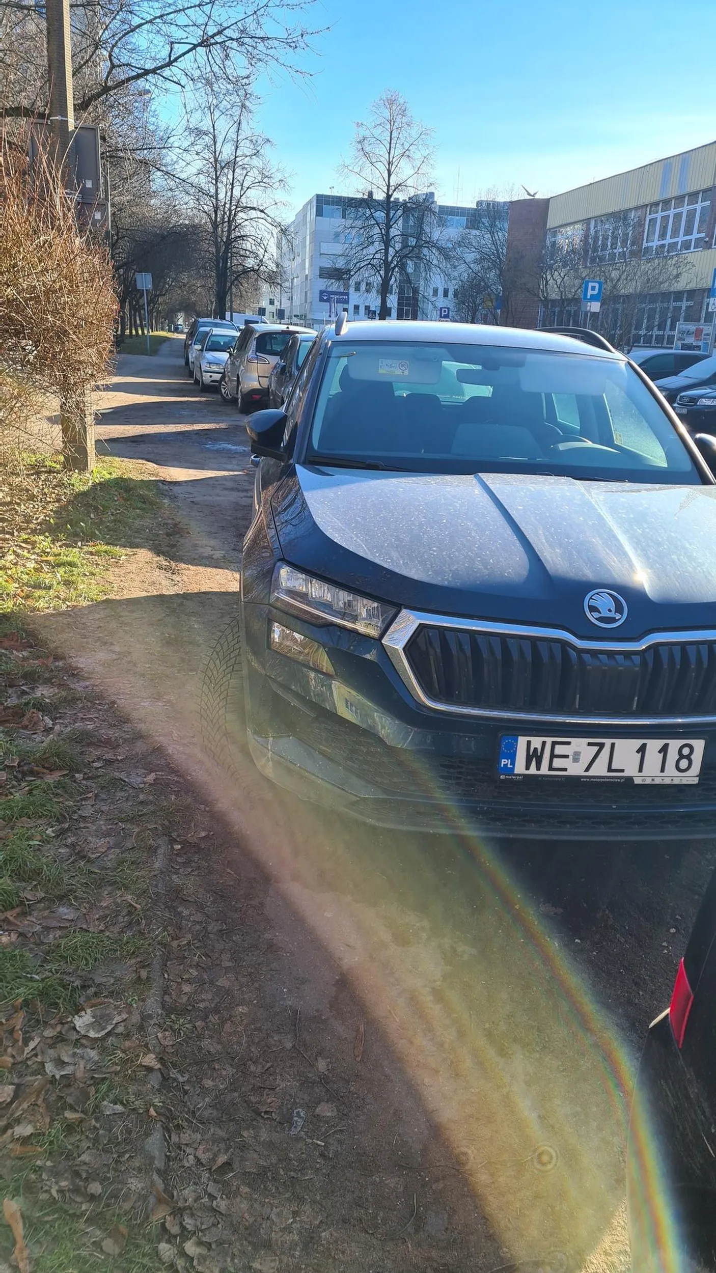 Cały chodnik zastawiony