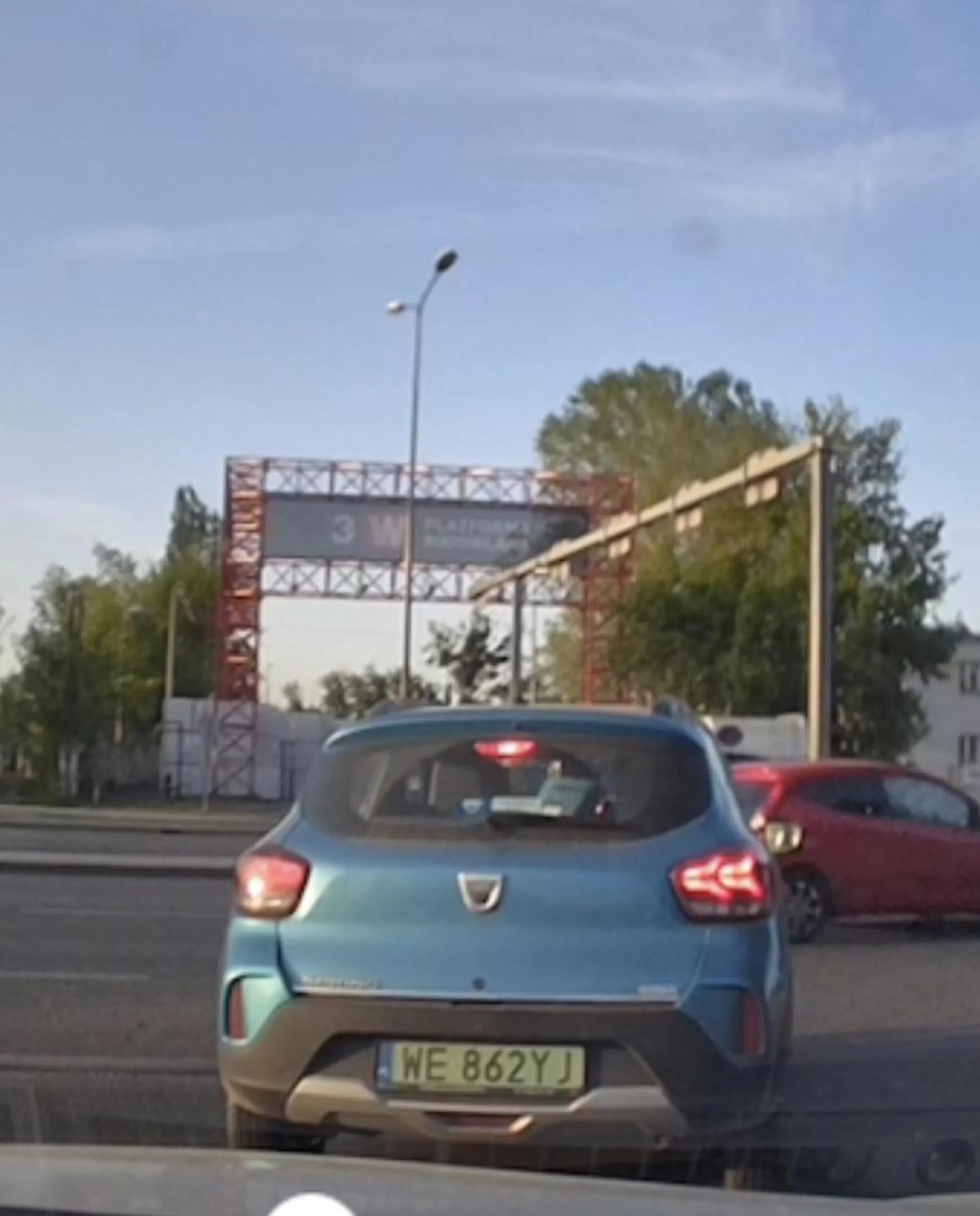 Uwaga! Cwaniak. Łamie przepisy. Wpycha się.