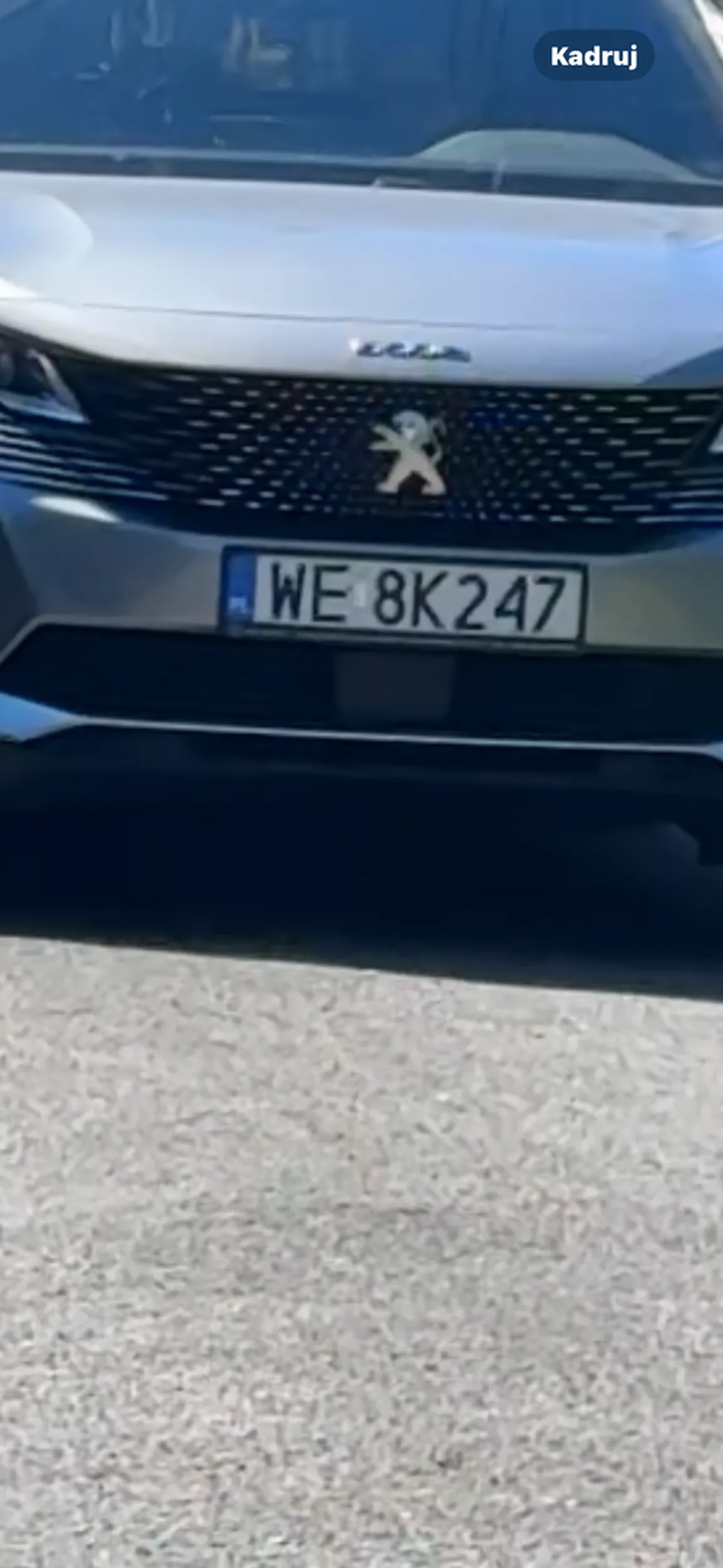 Kierowca wulgarny  agresywny  . Nie stosujący się do przeposów drogowych i uważający się za króla szos . Proszę na niego uważać bo nie wiadomo do czego jest zdolny