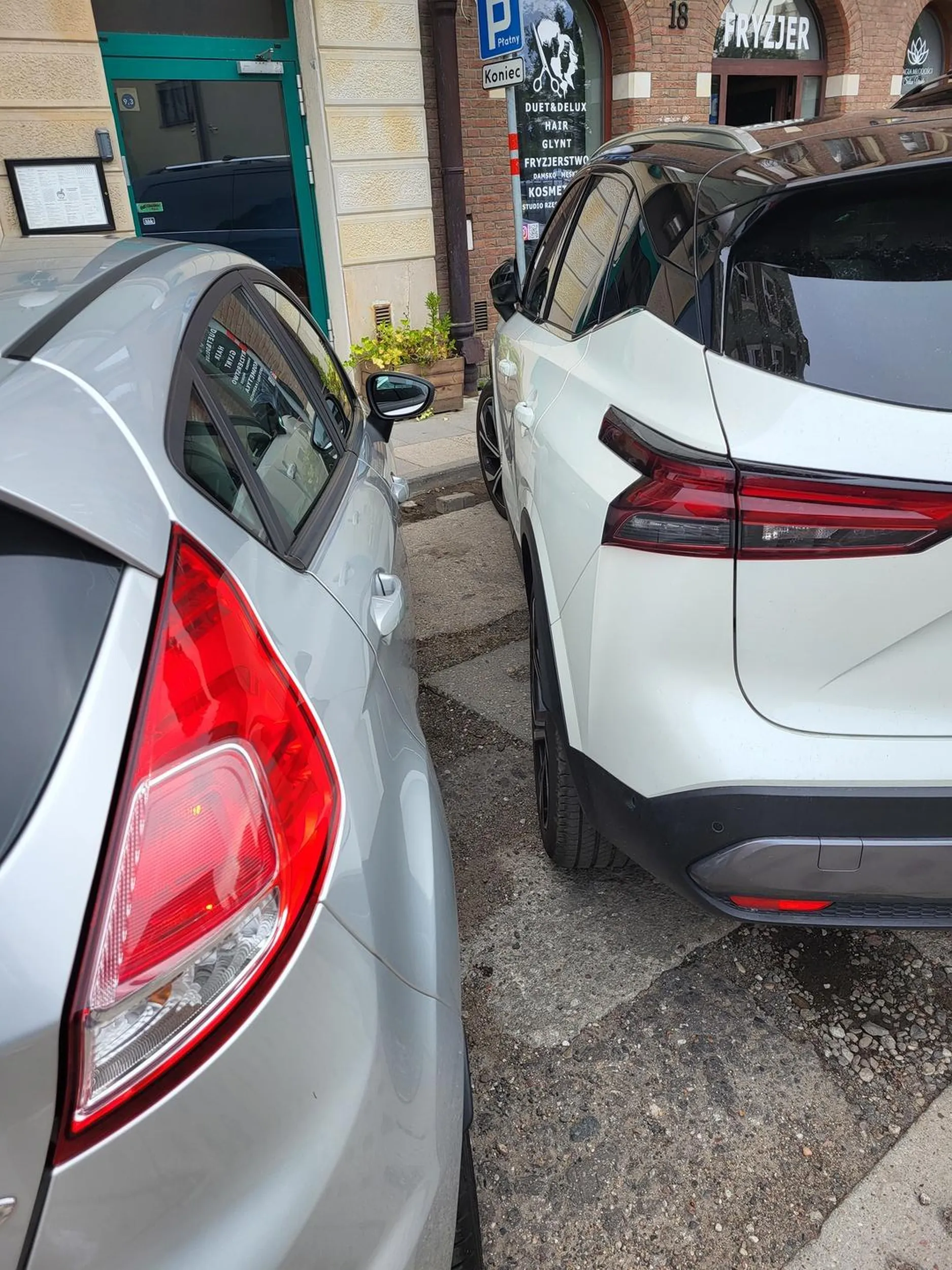 Wracamy na naukę jazdy, brak możliwości wejścia do samochodu od strony pasażera.