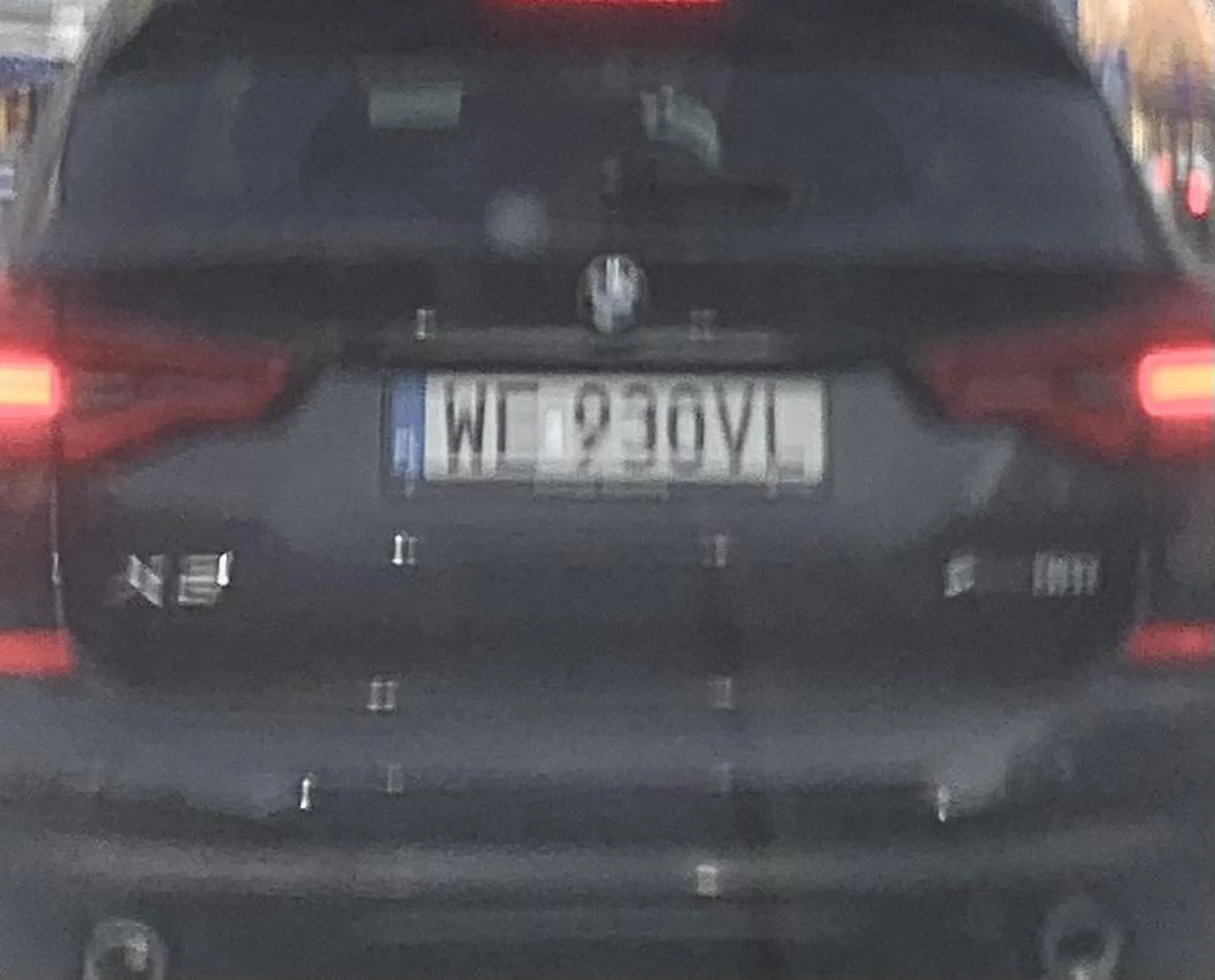 Podziwiałem jego akrobatyczne popisy na progach zwalniających - prawdziwy mistrz! Szczególnie imponujące było wyprzedzanie mojego samochodu jadącego 25 km/h. Niestety, jego zwycięstwo było krótkotrwałe, bo zaraz utknął w korku. Brawo! Może następnym razem spróbuje pobić rekord wysokości skoku?