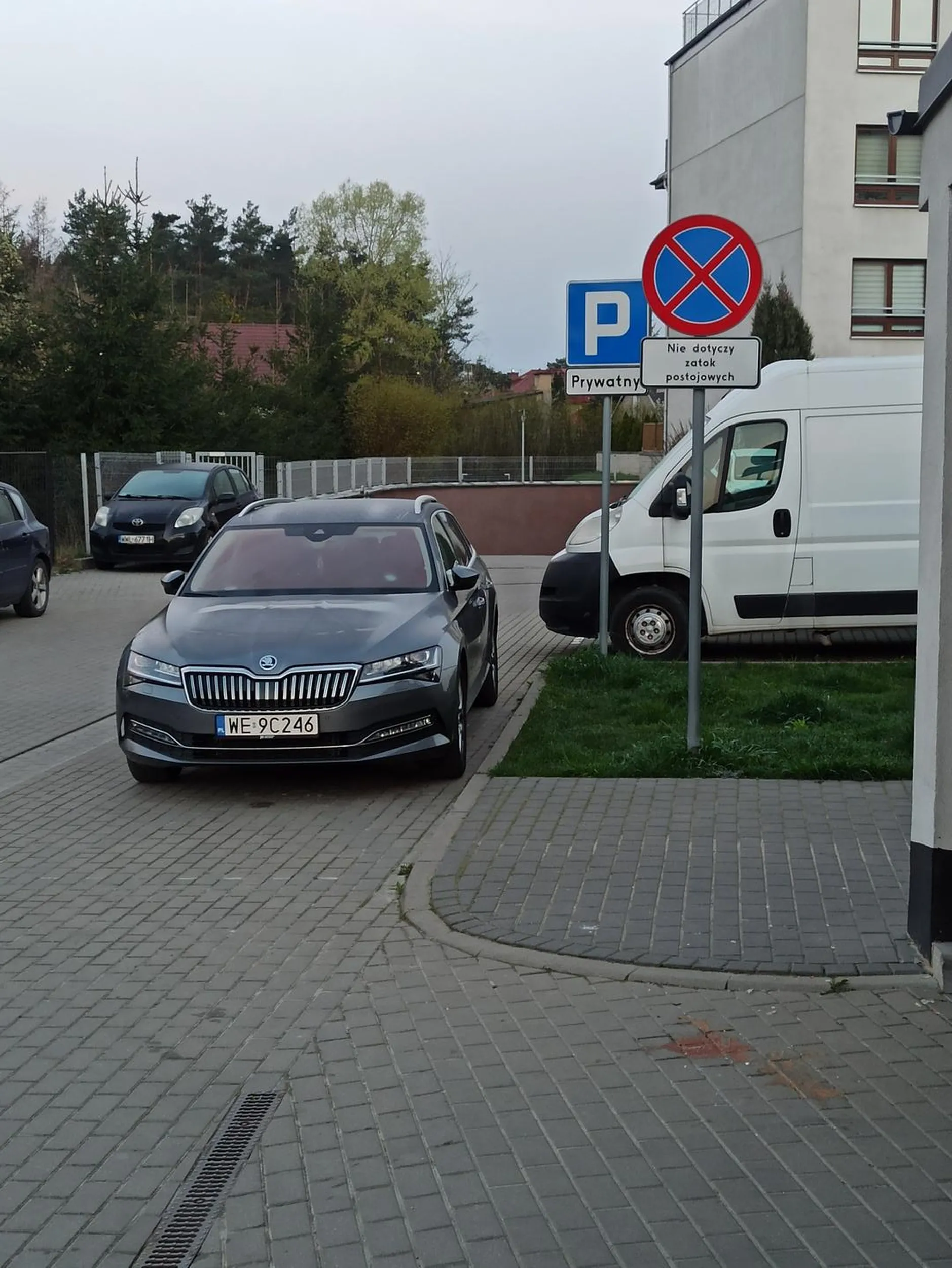 Zdjęcie mówi wszystko. Auto zostawione na noc.