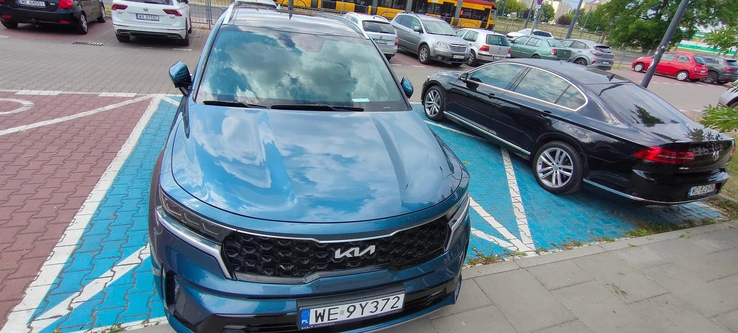 Parkuje na miejscu przeznaczonym dla inwalidow