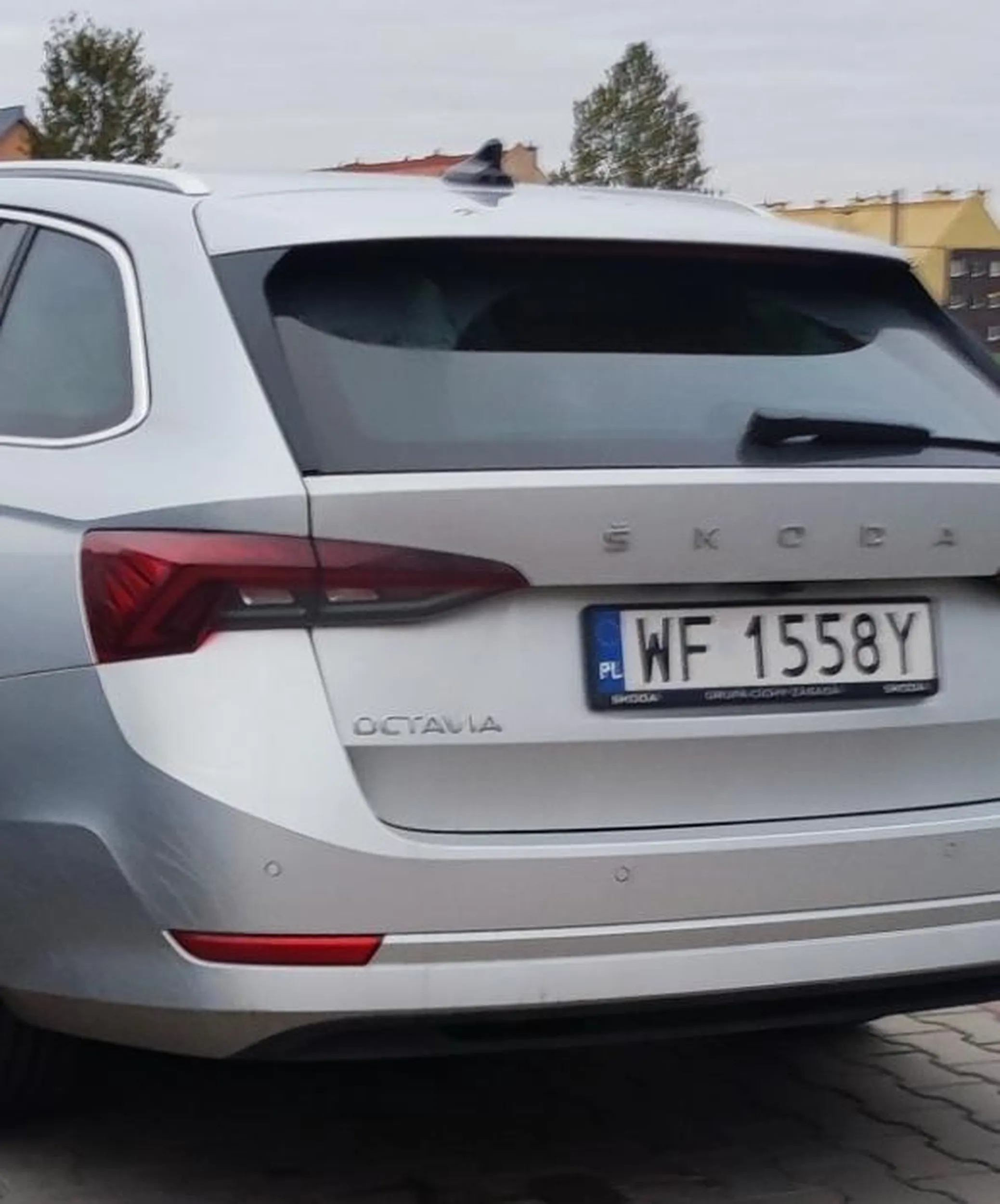 No dziękuję za przypieprzenie drzwiami, jeszcze jakbyś na rondzie w Bartągu używał kierunków jak zjeżdżasz bo parkujesz jak świnia i jeździsz jak świnia.