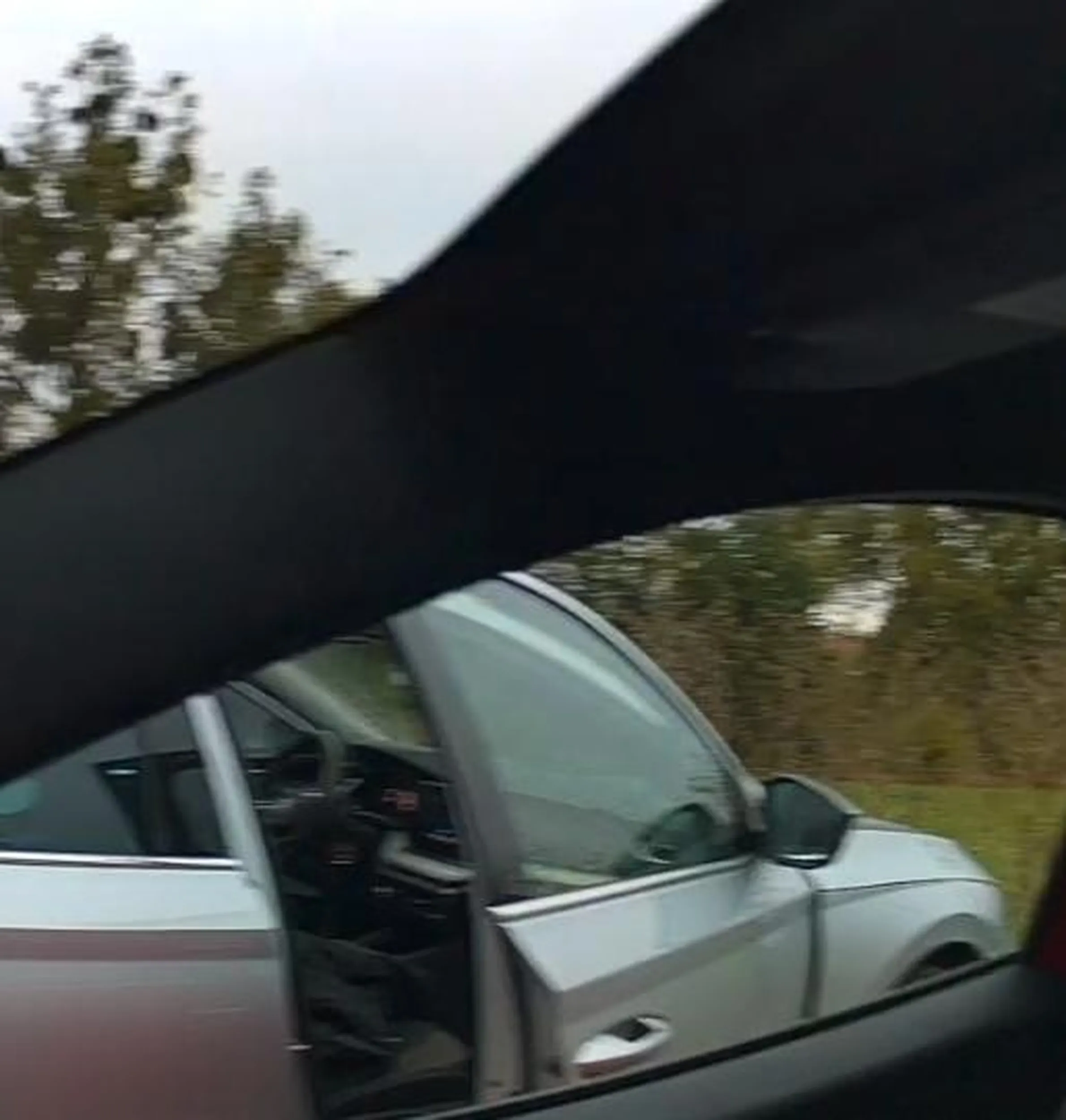 No dziękuję za przypieprzenie drzwiami, jeszcze jakbyś na rondzie w Bartągu używał kierunków jak zjeżdżasz bo parkujesz jak świnia i jeździsz jak świnia.